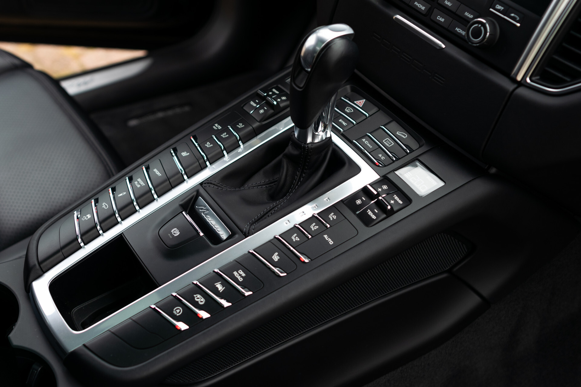 Porsche Macan 3.0 S Sport Chrono | Luchtvering | Panorama | Blackline | 21" | PDLS | Sportuitlaat Foto 14