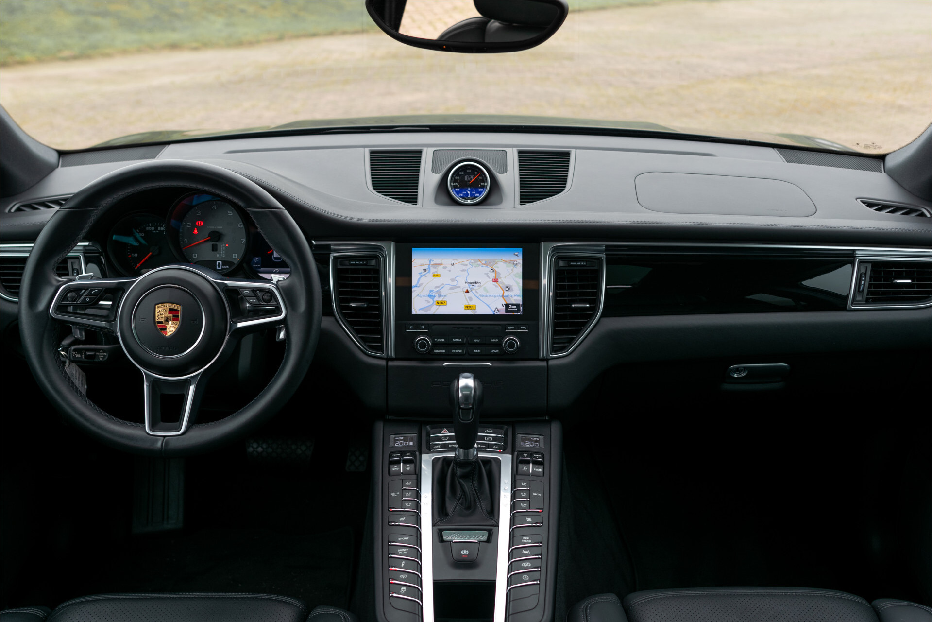 Porsche Macan 3.0 S Sport Chrono | Luchtvering | Panorama | Blackline | 21" | PDLS | Sportuitlaat Foto 15