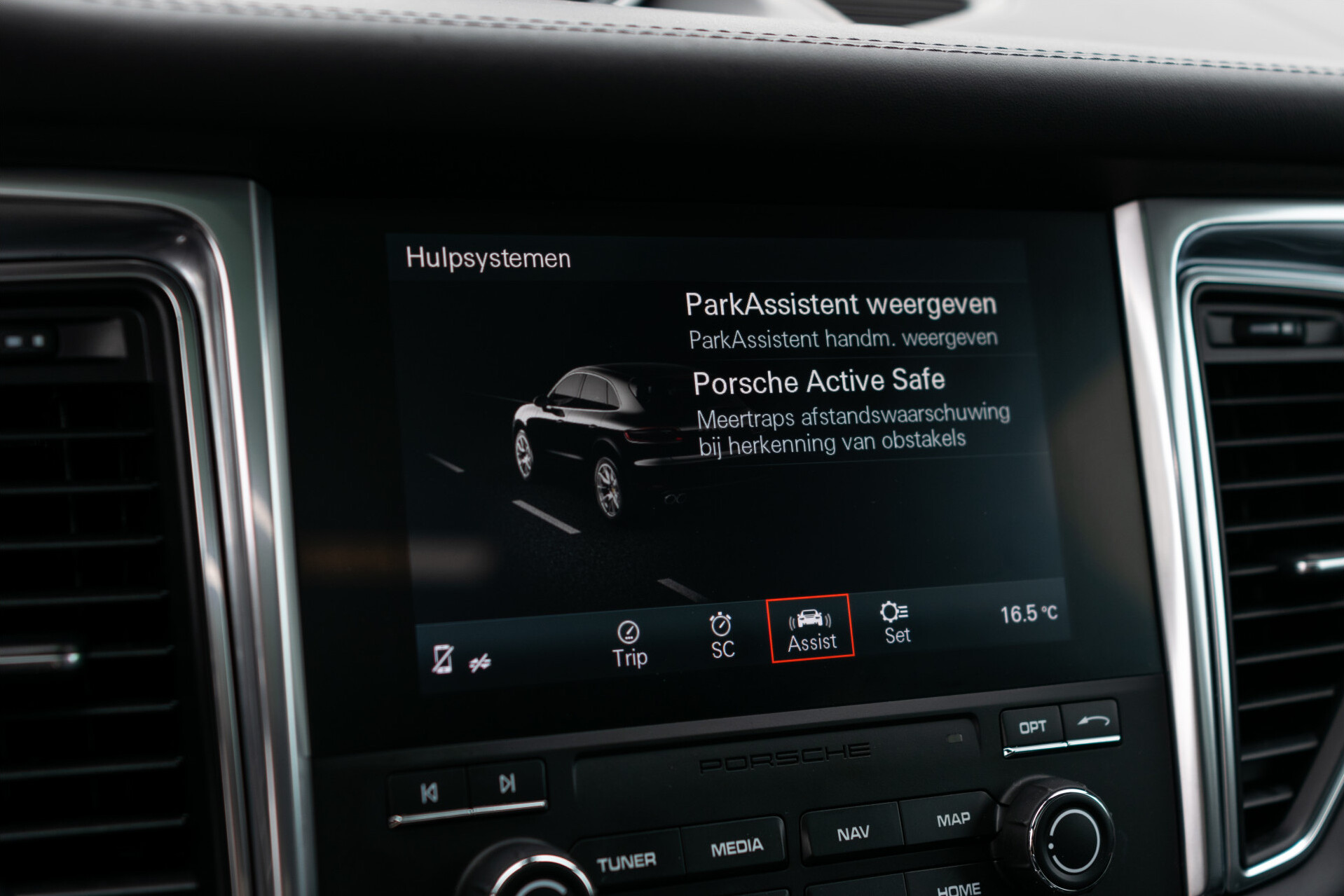 Porsche Macan 3.0 S Sport Chrono | Luchtvering | Panorama | Blackline | 21" | PDLS | Sportuitlaat Foto 24