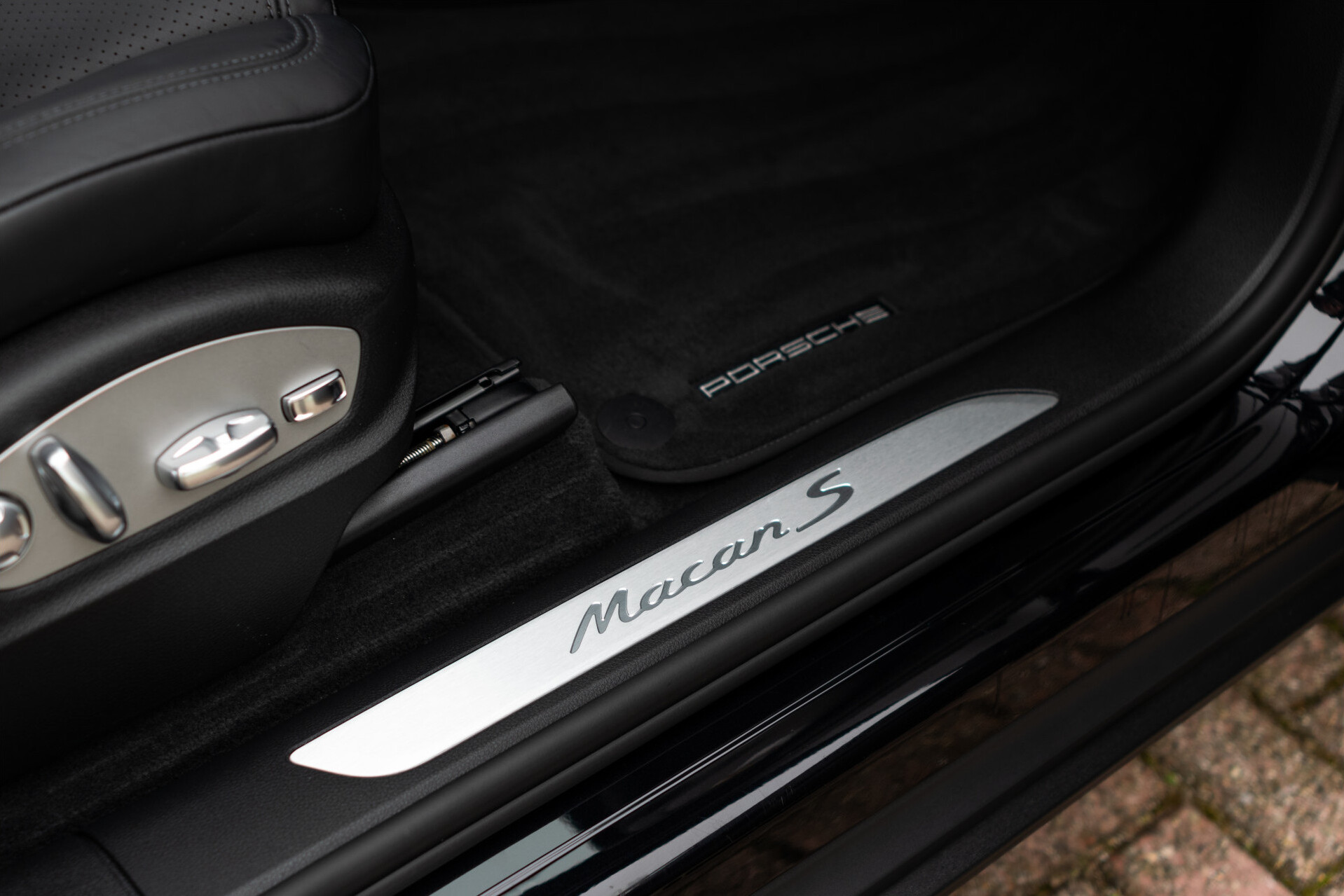 Porsche Macan 3.0 S Sport Chrono | Luchtvering | Panorama | Blackline | 21" | PDLS | Sportuitlaat Foto 26