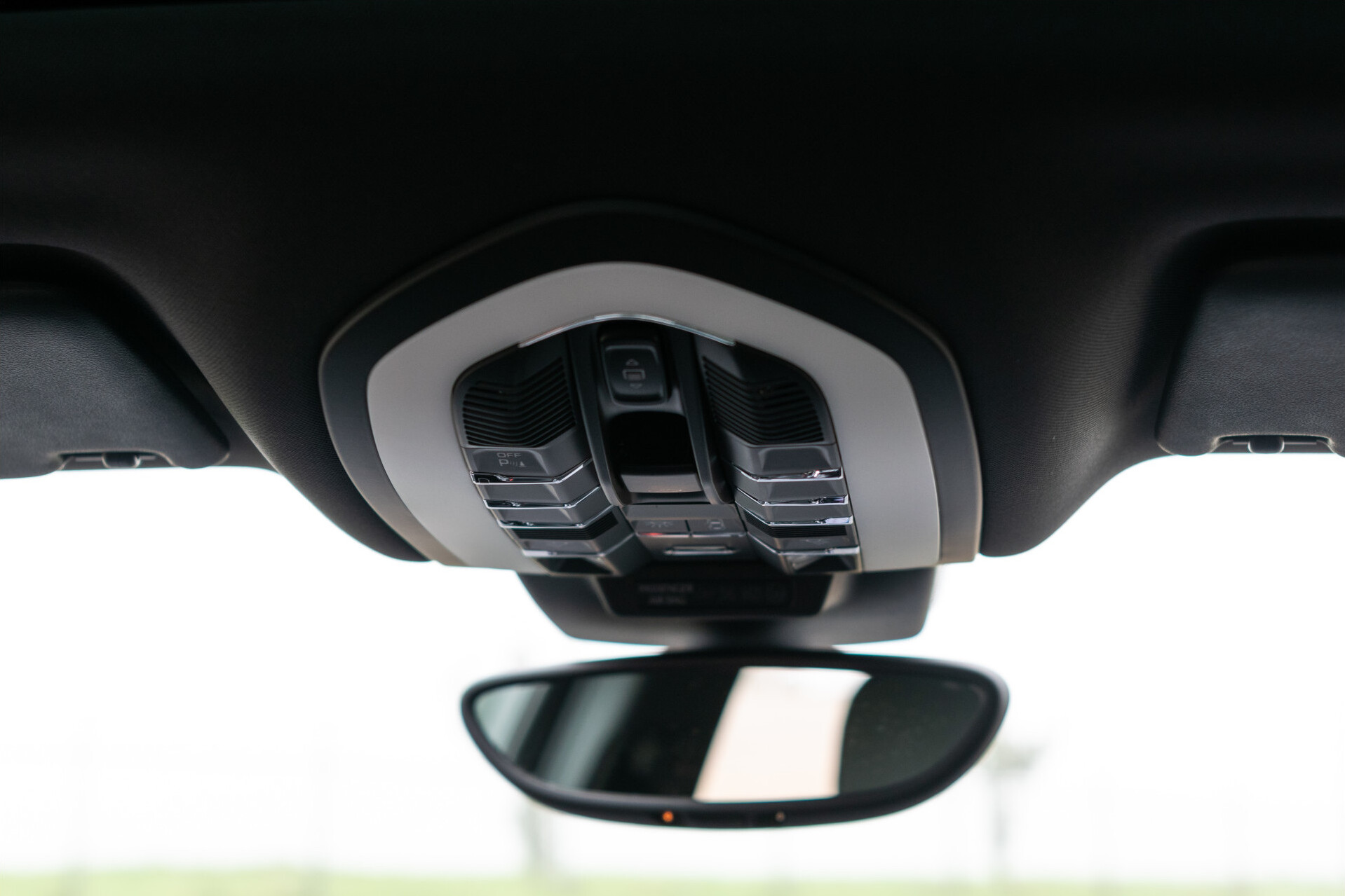 Porsche Macan 3.0 S Sport Chrono | Luchtvering | Panorama | Blackline | 21" | PDLS | Sportuitlaat Foto 29