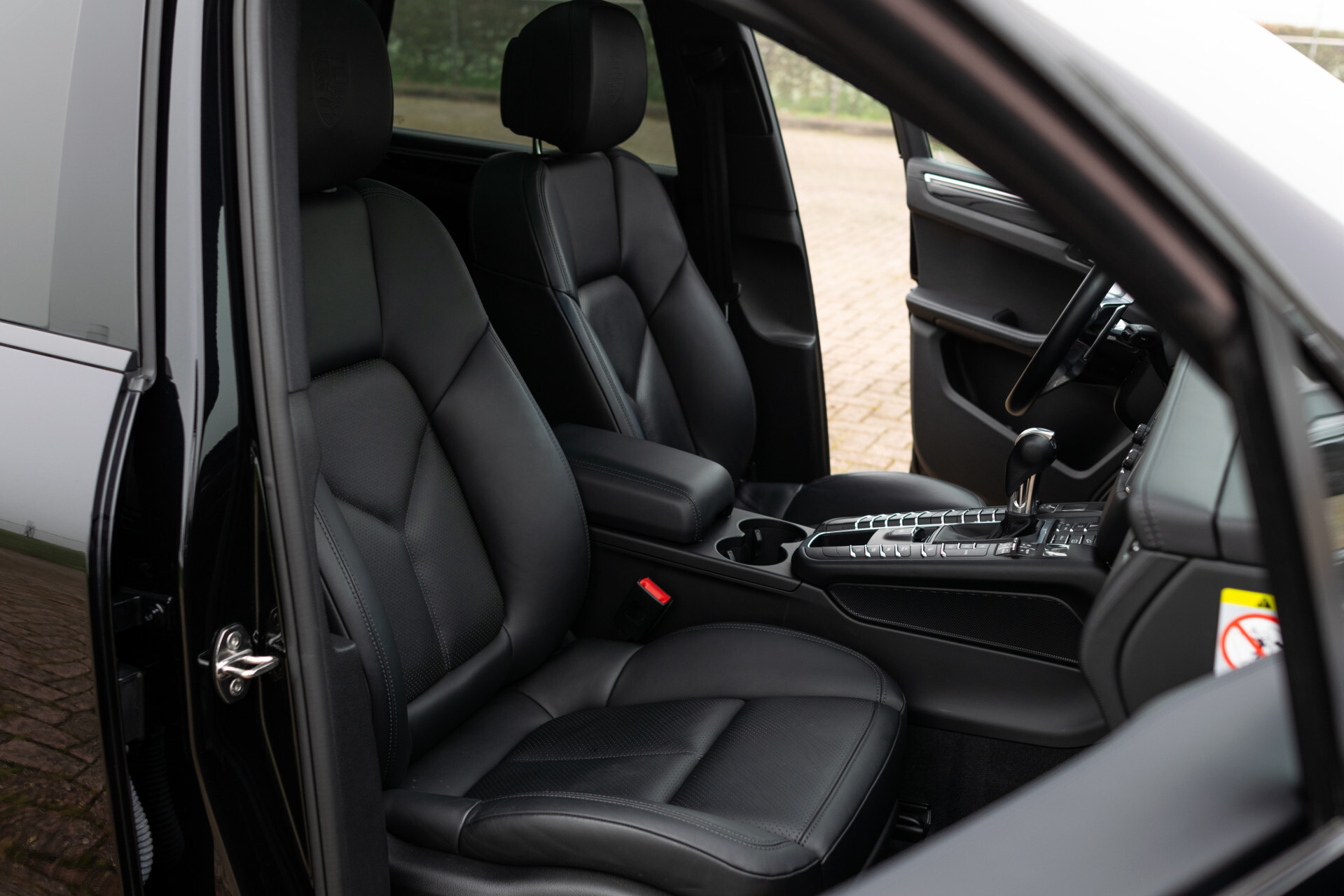 Porsche Macan 3.0 S Sport Chrono | Luchtvering | Panorama | Blackline | 21" | PDLS | Sportuitlaat Foto 3