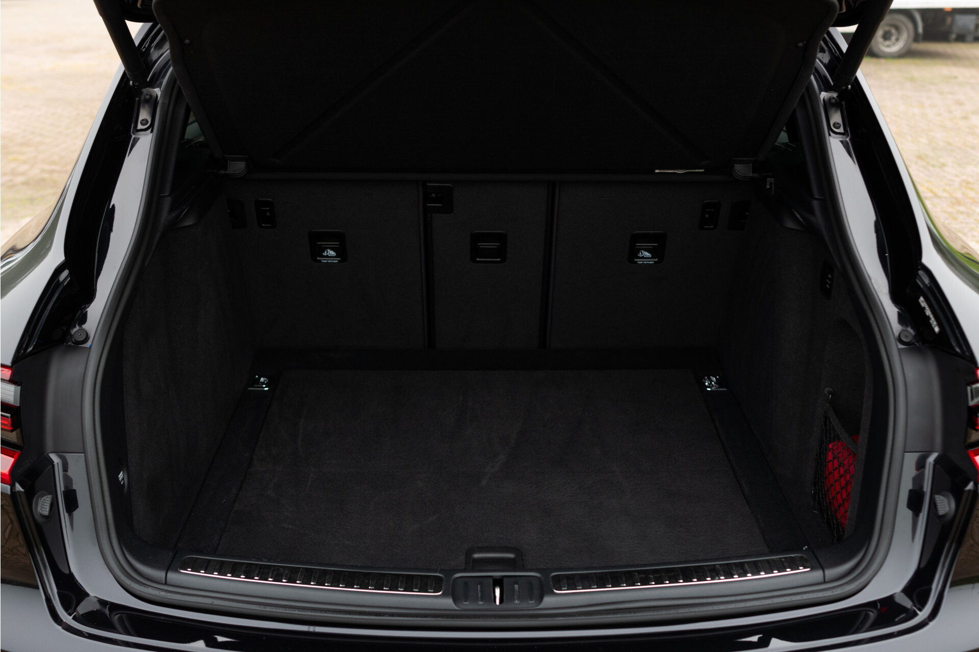 Porsche Macan 3.0 S Sport Chrono | Luchtvering | Panorama | Blackline | 21" | PDLS | Sportuitlaat Foto 30