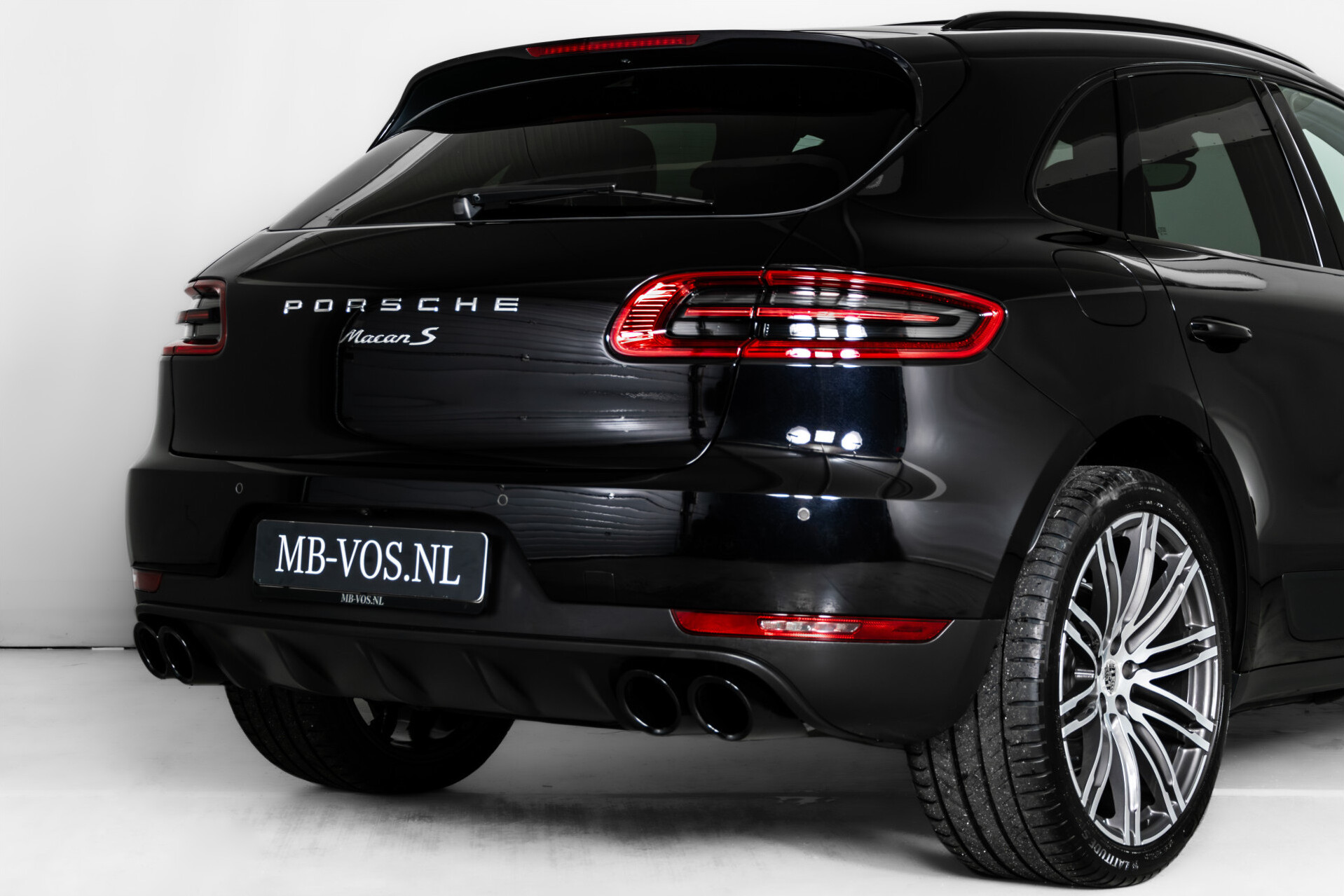 Porsche Macan 3.0 S Sport Chrono | Luchtvering | Panorama | Blackline | 21" | PDLS | Sportuitlaat Foto 33