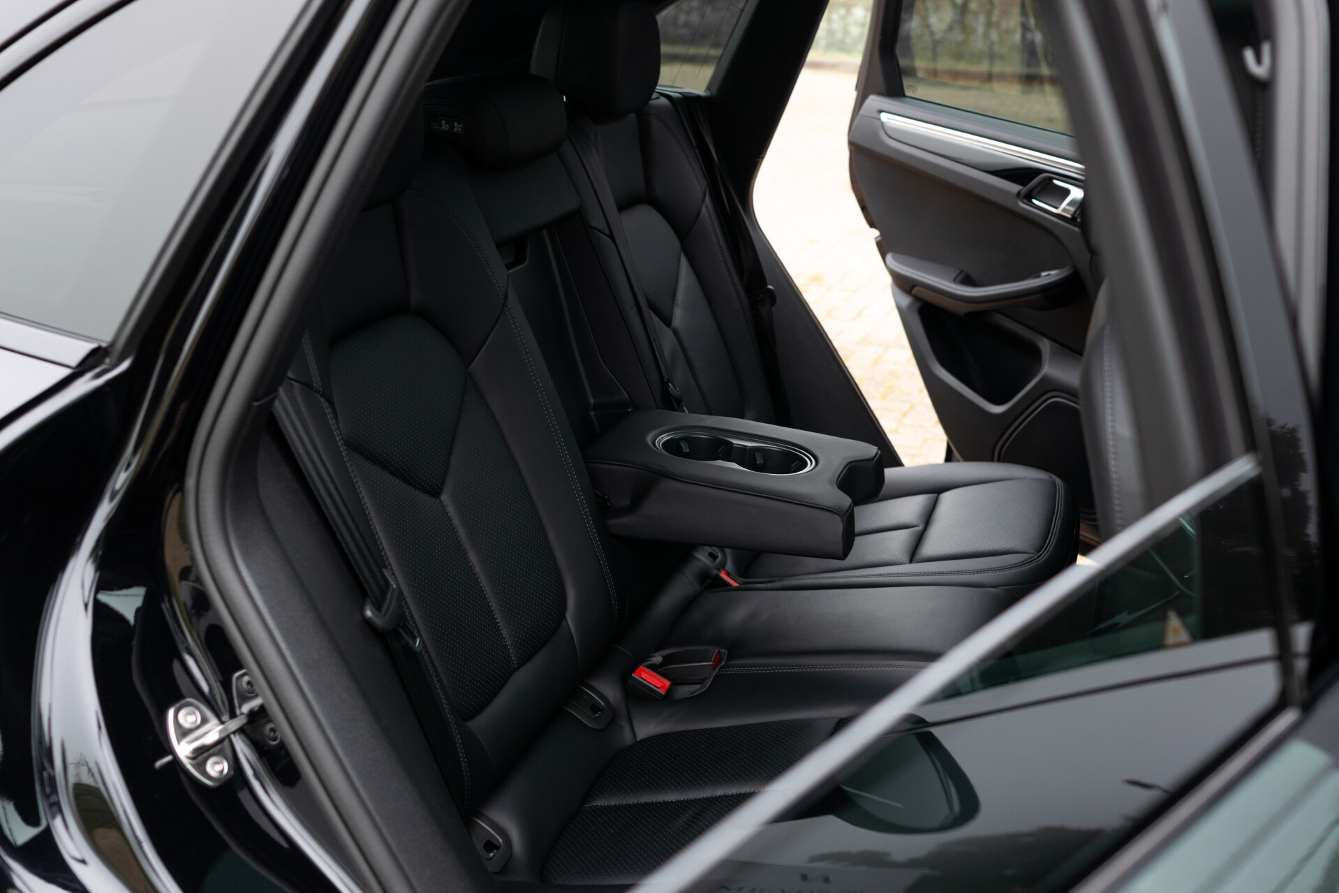 Porsche Macan 3.0 S Sport Chrono | Luchtvering | Panorama | Blackline | 21" | PDLS | Sportuitlaat Foto 4