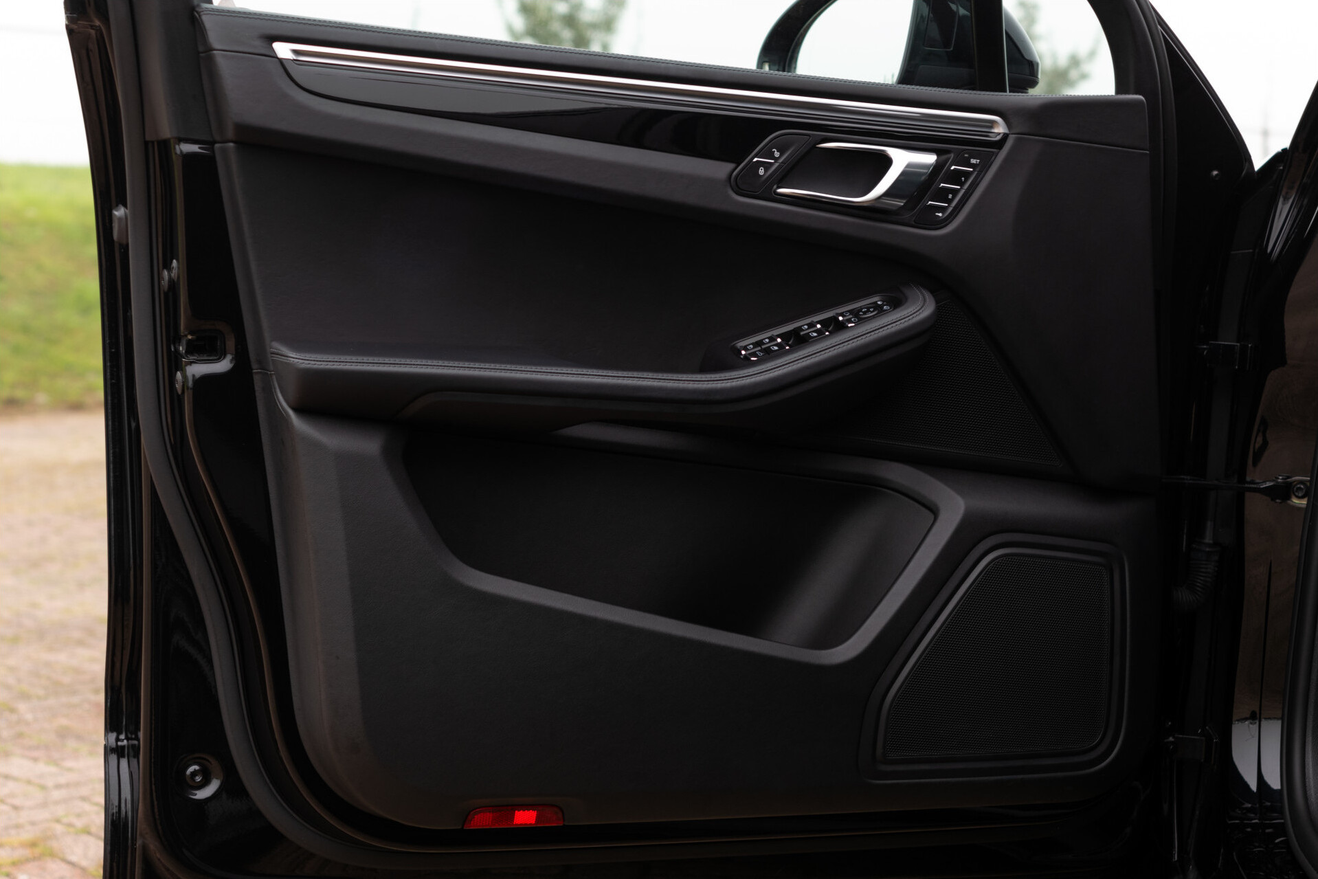 Porsche Macan 3.0 S Sport Chrono | Luchtvering | Panorama | Blackline | 21" | PDLS | Sportuitlaat Foto 8