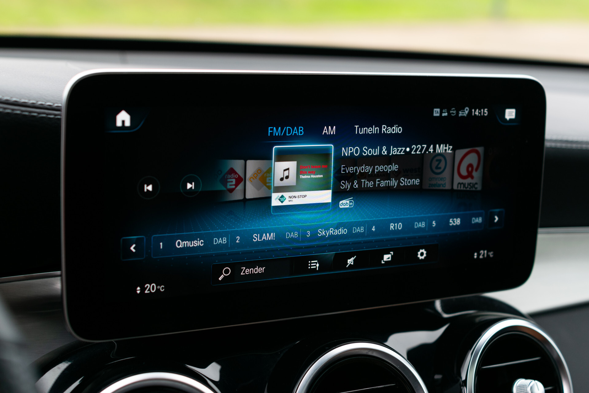 Mercedes-Benz GLC Coupé 300e 4-M AMG | Night | Schuifdak | Memory | 360 camera | SoundSysteem | 20" | Treeplanken Foto 11