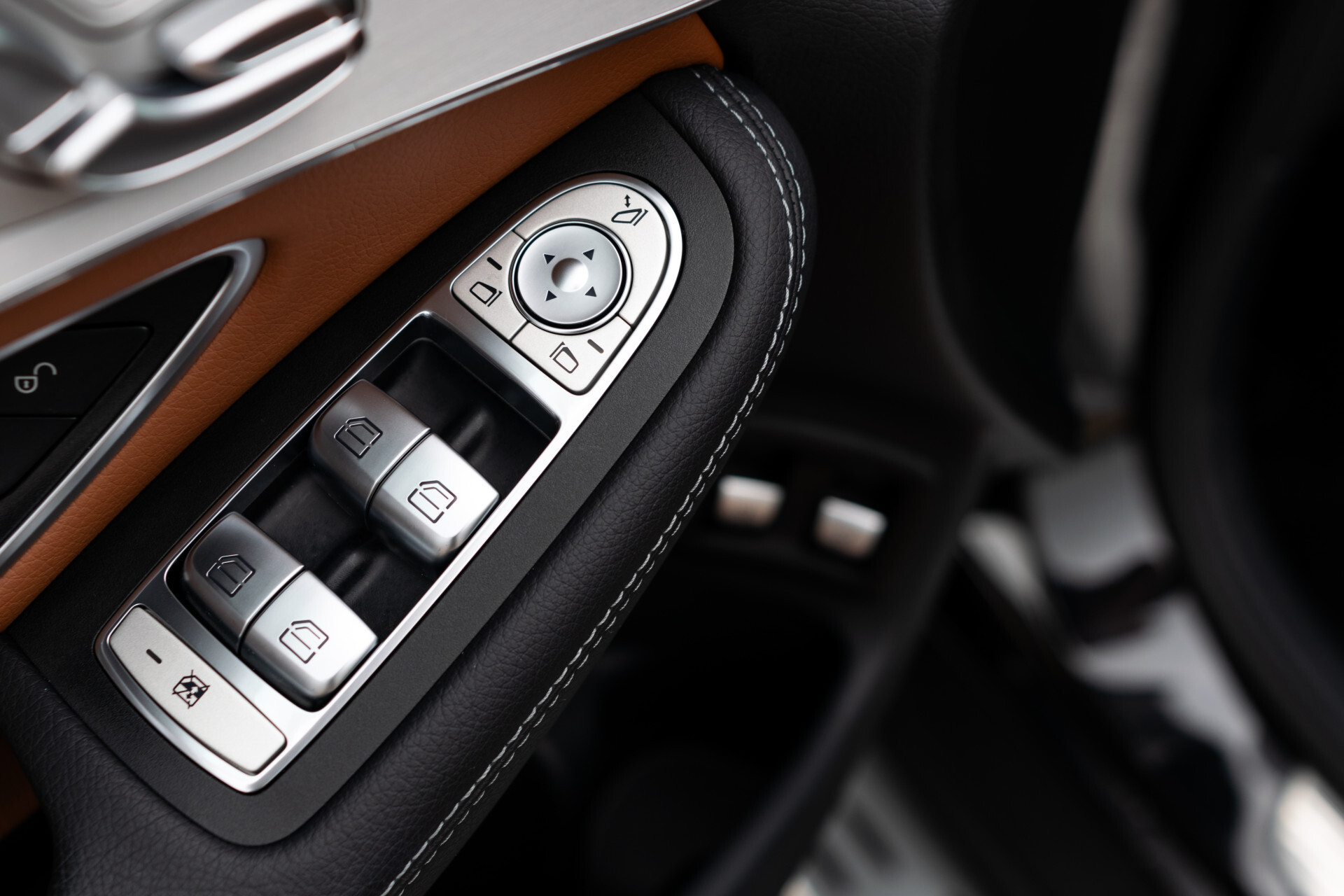 Mercedes-Benz GLC Coupé 300e 4-M AMG | Night | Schuifdak | Memory | 360 camera | SoundSysteem | 20" | Treeplanken Foto 12