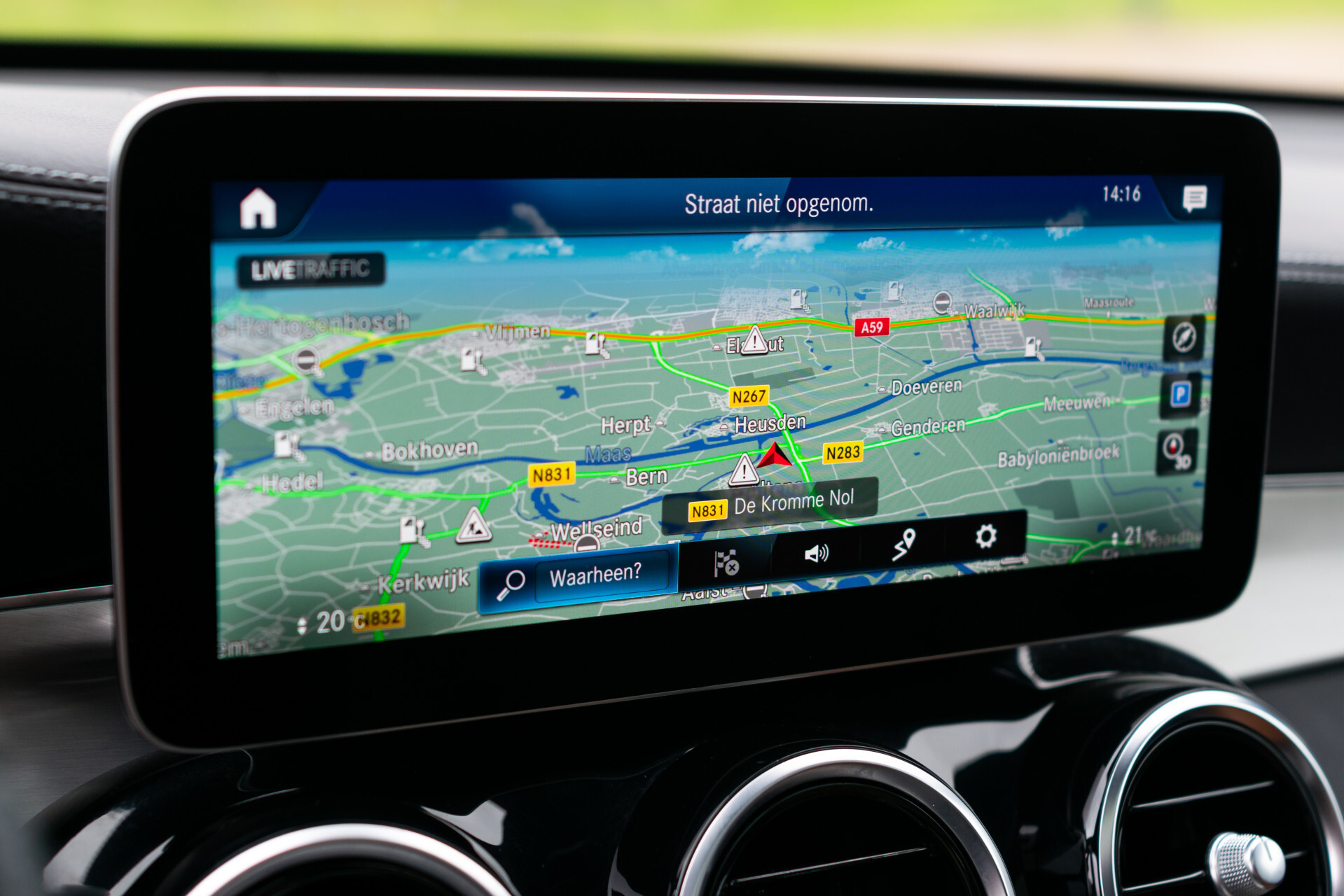 Mercedes-Benz GLC Coupé 300e 4-M AMG | Night | Schuifdak | Memory | 360 camera | SoundSysteem | 20" | Treeplanken Foto 13