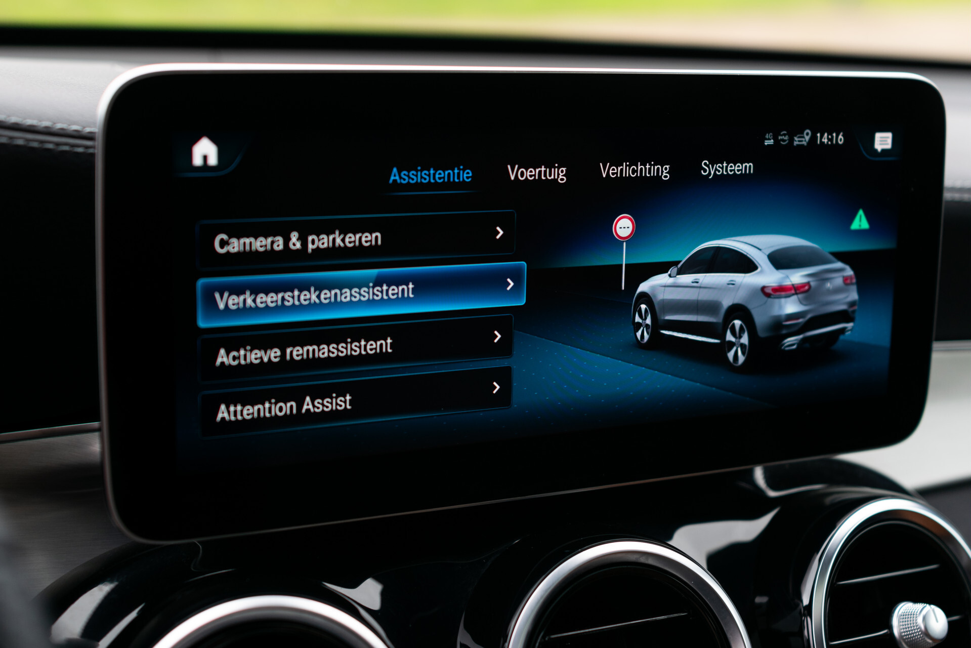 Mercedes-Benz GLC Coupé 300e 4-M AMG | Night | Schuifdak | Memory | 360 camera | SoundSysteem | 20" | Treeplanken Foto 15