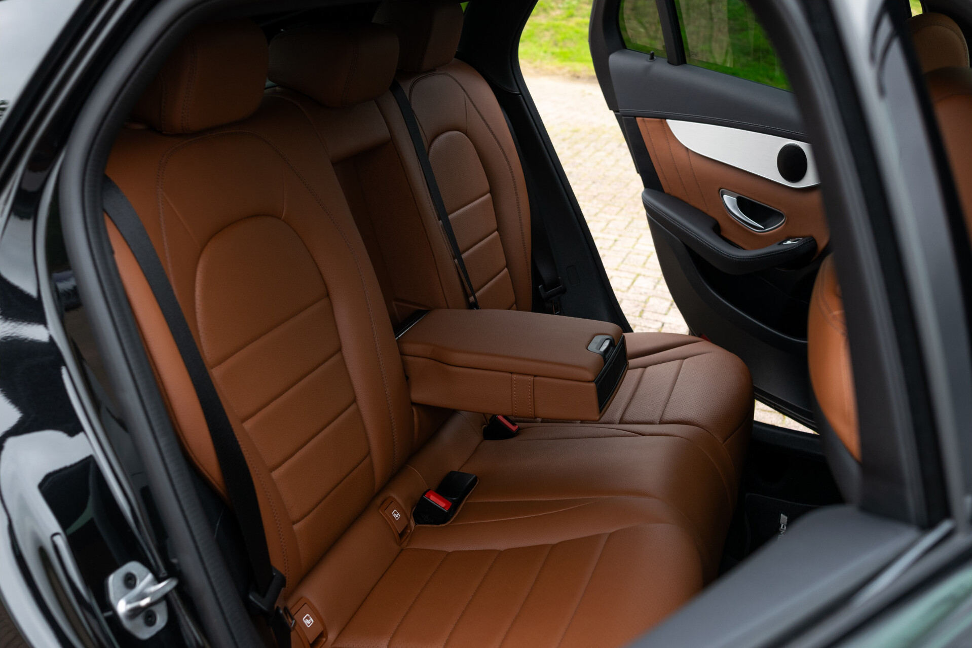 Mercedes-Benz GLC Coupé 300e 4-M AMG | Night | Schuifdak | Memory | 360 camera | SoundSysteem | 20" | Treeplanken Foto 4