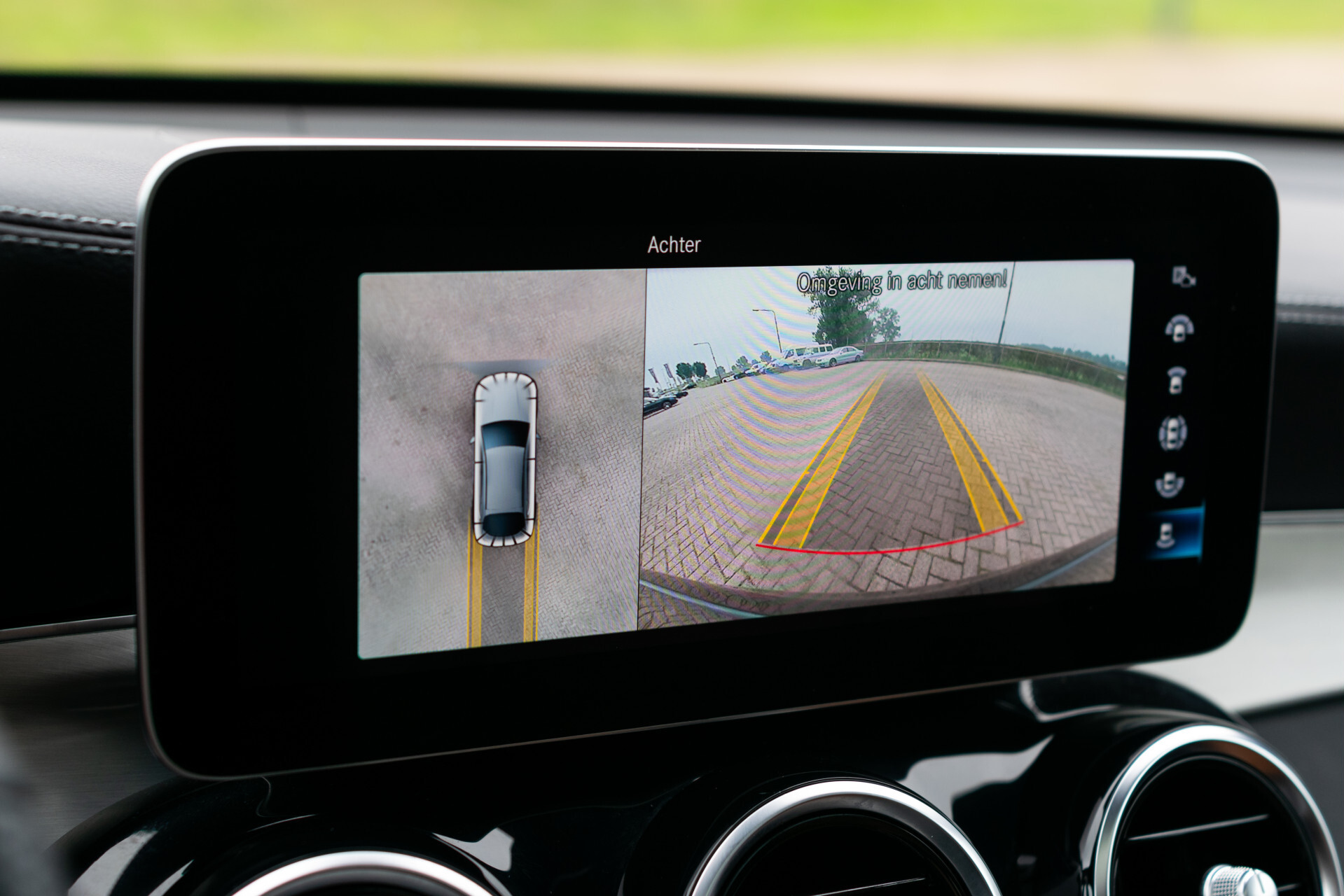 Mercedes-Benz GLC Coupé 300e 4-M AMG | Night | Schuifdak | Memory | 360 camera | SoundSysteem | 20" | Treeplanken Foto 9