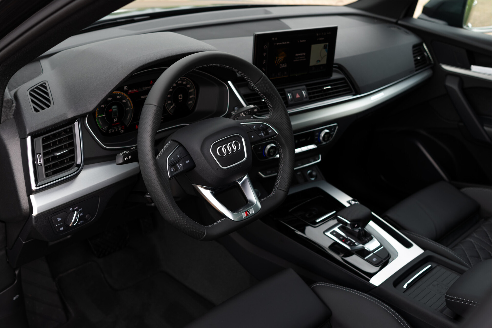 Audi Q5 Sportback 55 TFSI e S edition S edition Luchtvering | Panorama | Keyless | Nappa | Trekhaak | Zwart Optiek | Nieuwprijs €103268 Foto 16