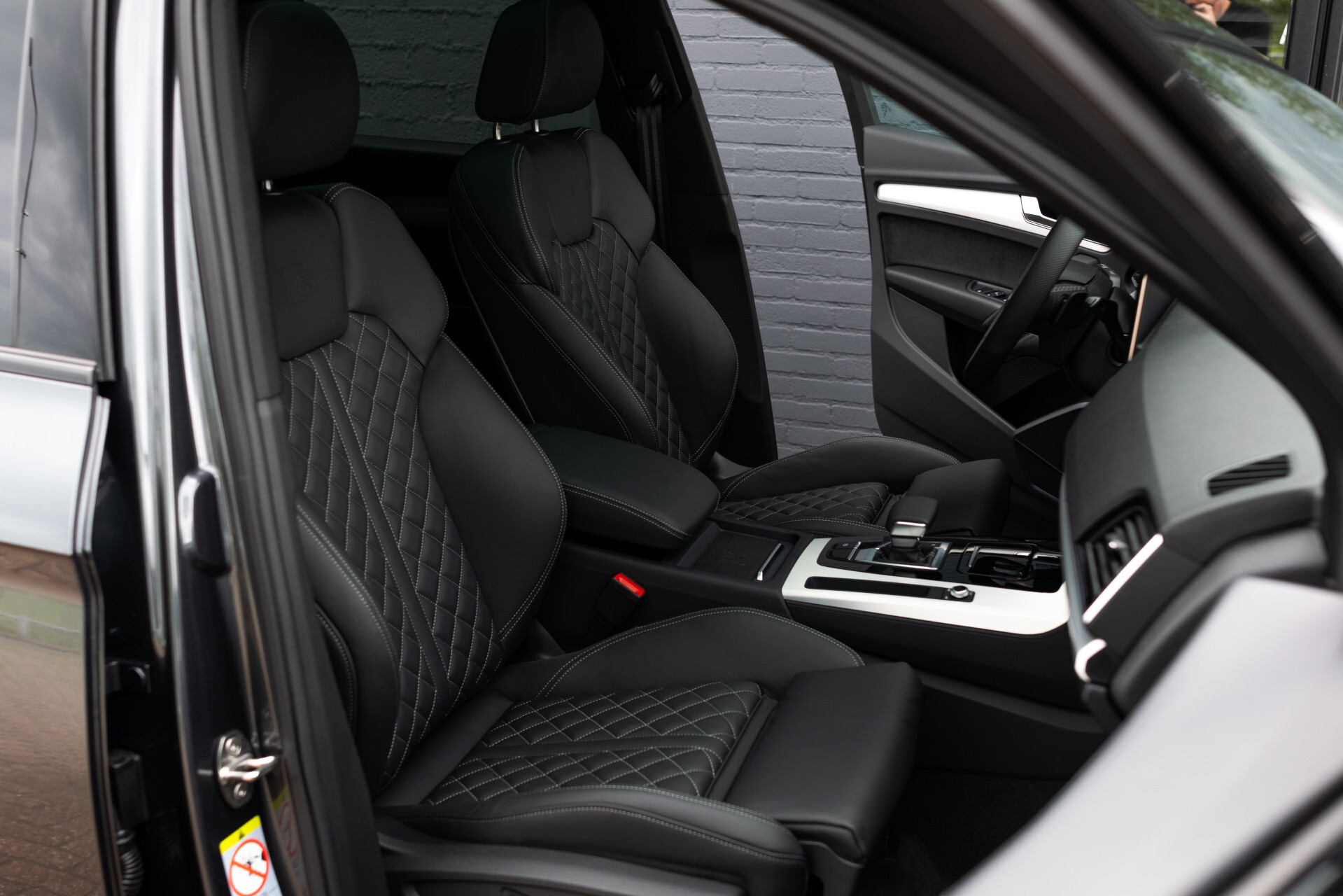 Audi Q5 Sportback 55 TFSI e S edition S edition Luchtvering | Panorama | Keyless | Nappa | Trekhaak | Zwart Optiek | Nieuwprijs €103268 Foto 3