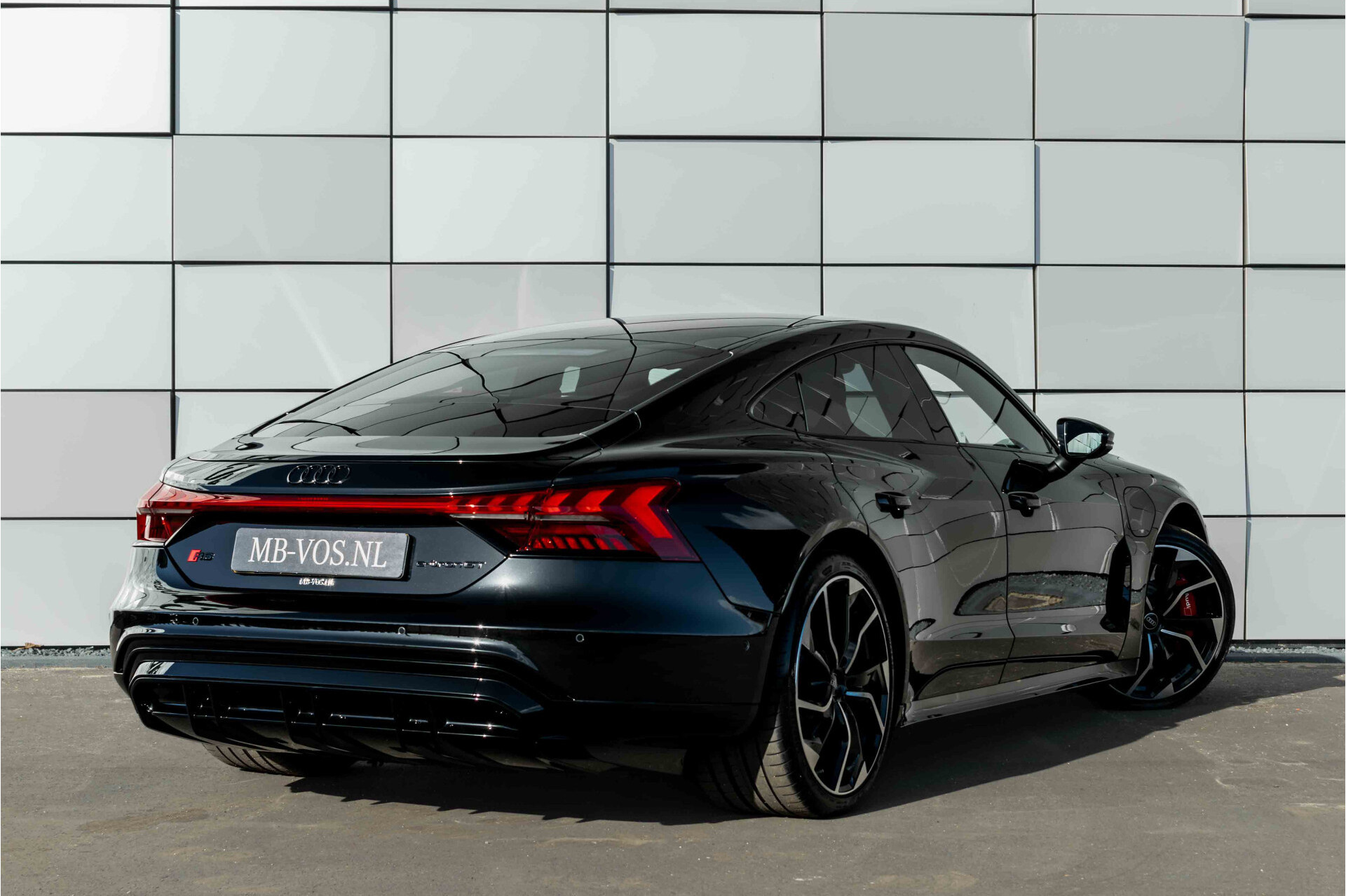 Audi e-tron GT RS 93 kWh 600 pk B&O | 21" | Carbid Brakes | Laser | HUD | Alcantara | Assistentie Plus | Standkachel/koeling Foto 2