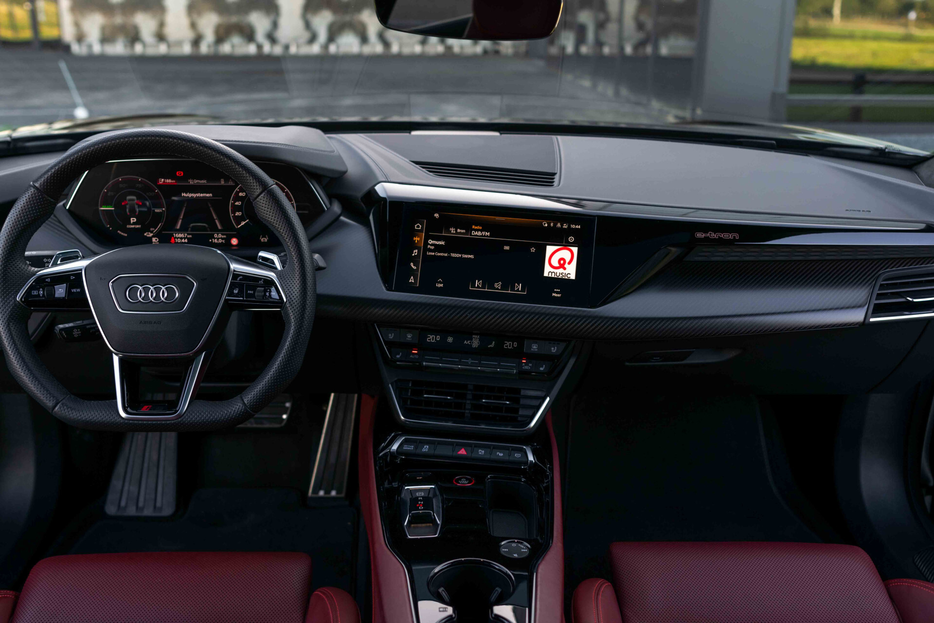 Audi e-tron GT RS 93 kWh 600 pk B&O | 21" | Carbid Brakes | Laser | HUD | Alcantara | Assistentie Plus | Standkachel/koeling Foto 5