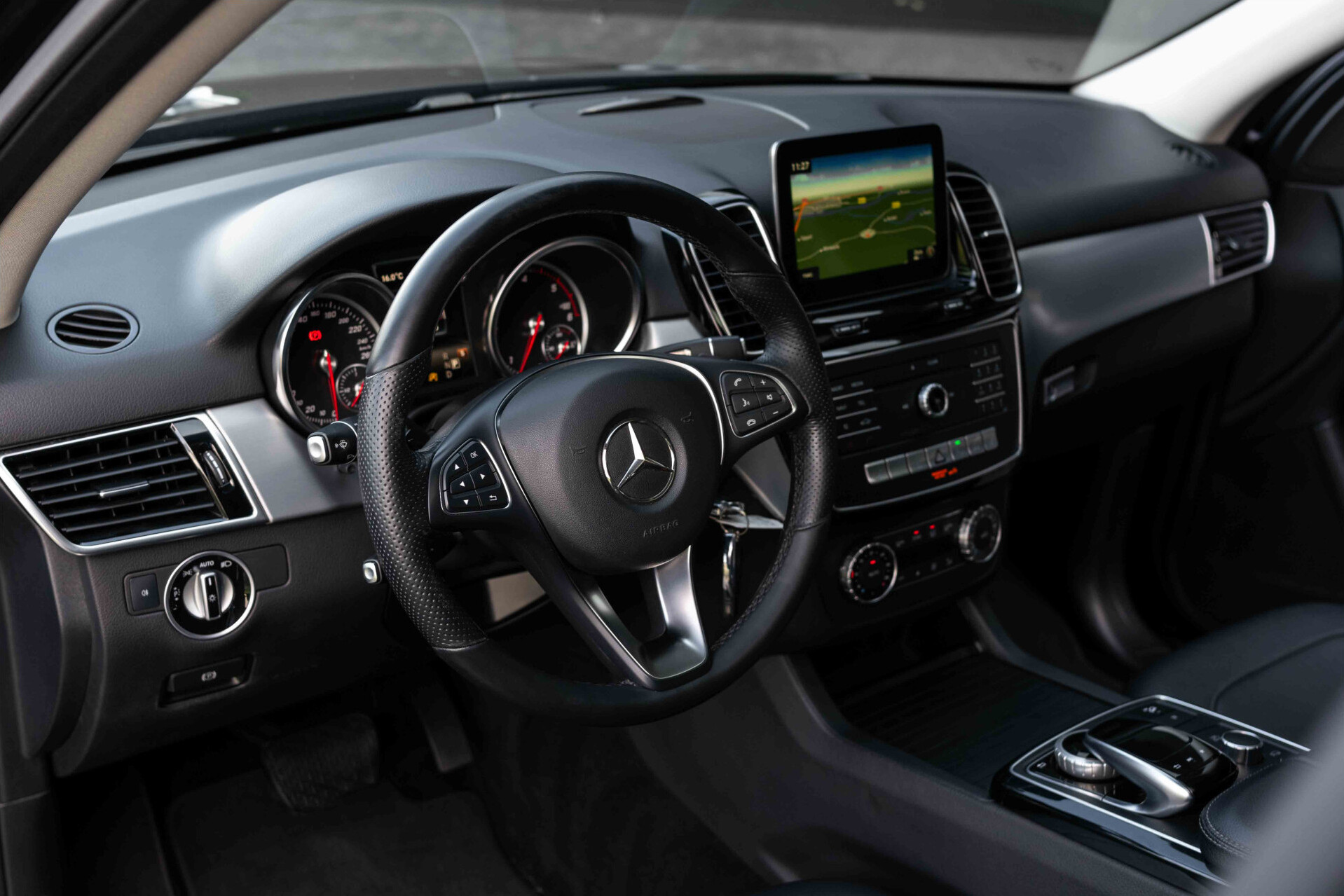 Mercedes-Benz GLE 350 d 4-M Luchtvering | Schuifdak | Trekhaak | 19" | Carplay | Comand | ILS | Leder | Sfeerverlichting | Aut9 Foto 14