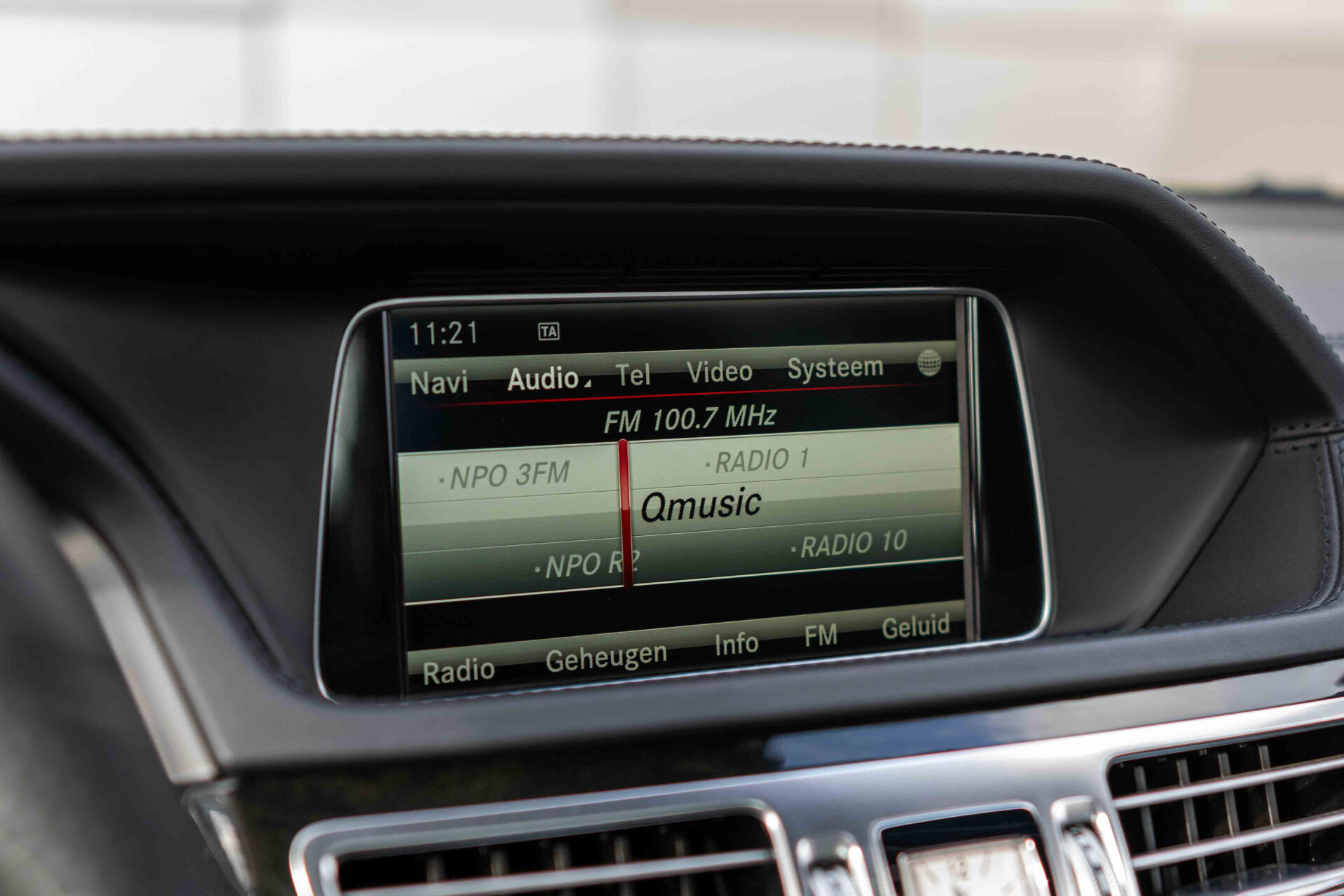 Mercedes-Benz E-Klasse 350 Bluetec AMG Massage | Distronic | Keyless | Stoelkoeling | Entertainment | 360 camera | Schuifdak | ILS | Zonnerolo's | 19" | Harman-Kardon | Aut7 Foto 10