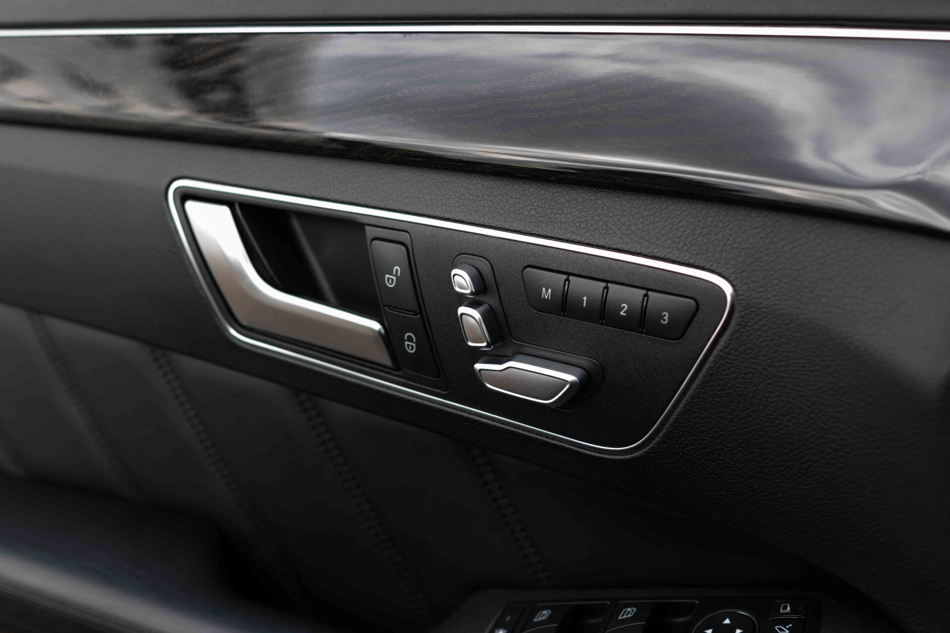 Mercedes-Benz E-Klasse 350 Bluetec AMG Massage | Distronic | Keyless | Stoelkoeling | Entertainment | 360 camera | Schuifdak | ILS | Zonnerolo's | 19" | Harman-Kardon | Aut7 Foto 11