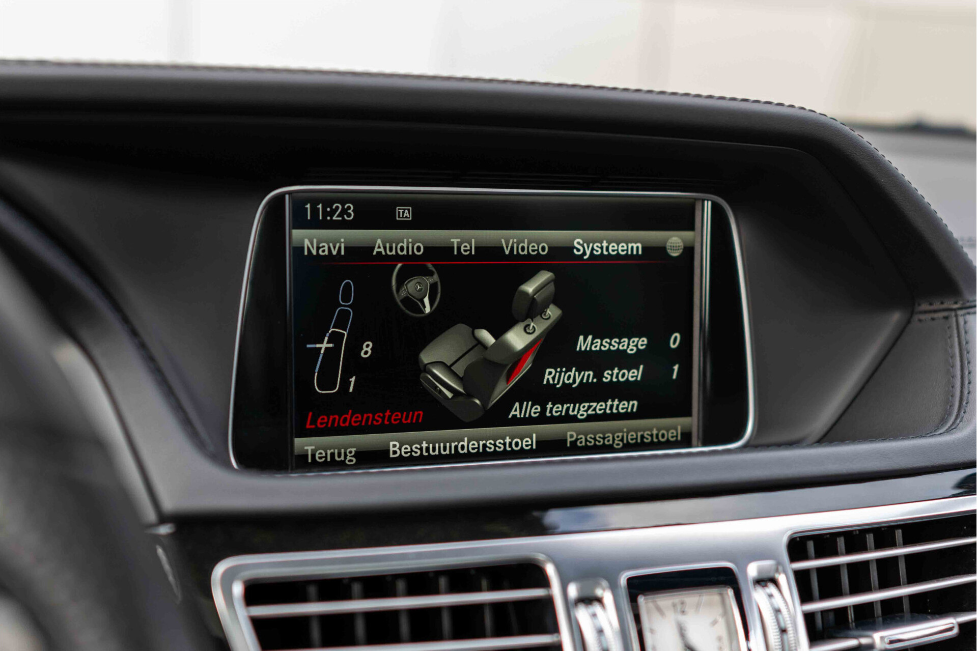 Mercedes-Benz E-Klasse 350 Bluetec AMG Massage | Distronic | Keyless | Stoelkoeling | Entertainment | 360 camera | Schuifdak | ILS | Zonnerolo's | 19" | Harman-Kardon | Aut7 Foto 18