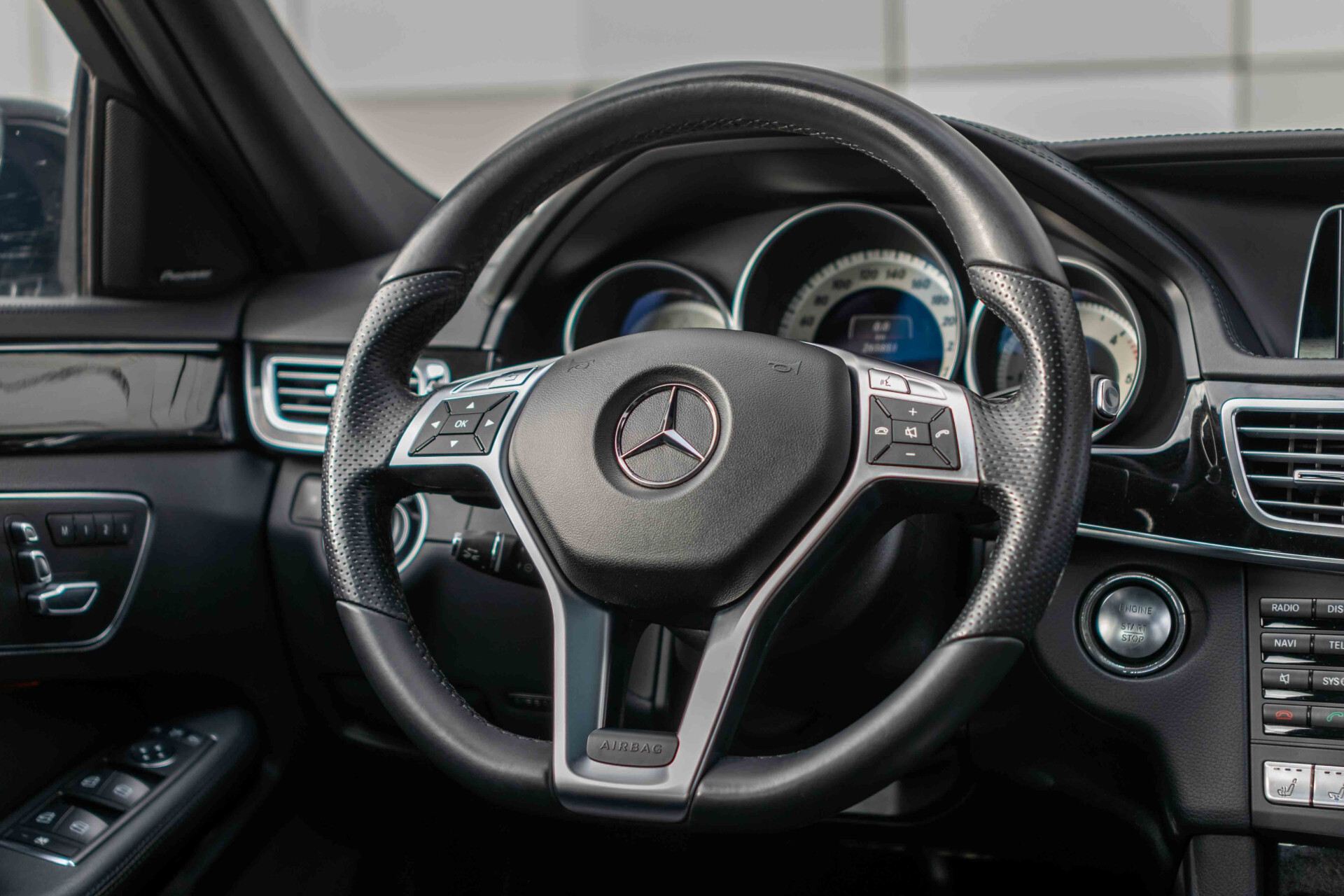 Mercedes-Benz E-Klasse 350 Bluetec AMG Massage | Distronic | Keyless | Stoelkoeling | Entertainment | 360 camera | Schuifdak | ILS | Zonnerolo's | 19" | Harman-Kardon | Aut7 Foto 23