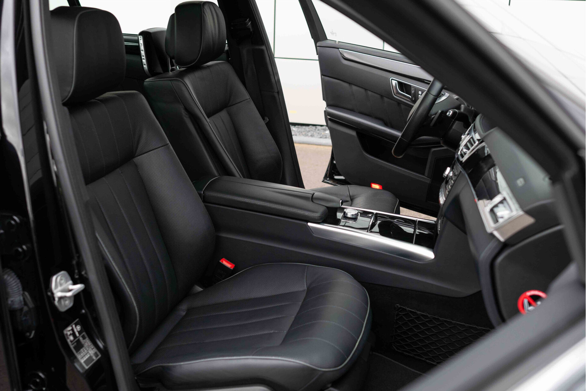 Mercedes-Benz E-Klasse 350 Bluetec AMG Massage | Distronic | Keyless | Stoelkoeling | Entertainment | 360 camera | Schuifdak | ILS | Zonnerolo's | 19" | Harman-Kardon | Aut7 Foto 3