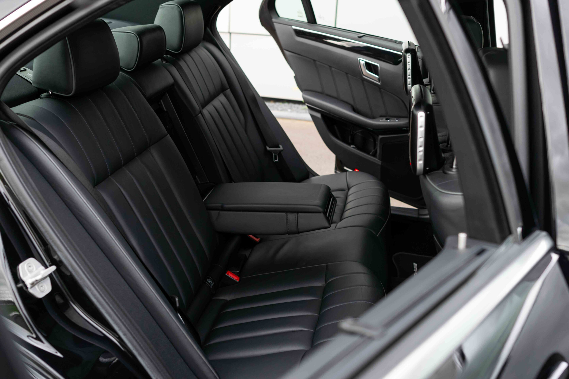 Mercedes-Benz E-Klasse 350 Bluetec AMG Massage | Distronic | Keyless | Stoelkoeling | Entertainment | 360 camera | Schuifdak | ILS | Zonnerolo's | 19" | Harman-Kardon | Aut7 Foto 4