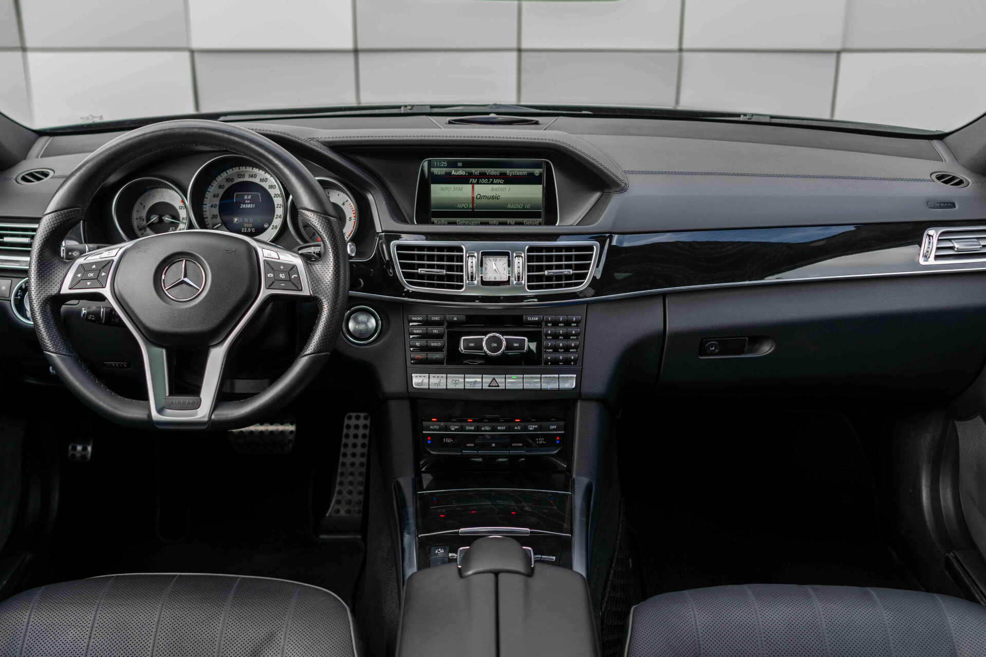 Mercedes-Benz E-Klasse 350 Bluetec AMG Massage | Distronic | Keyless | Stoelkoeling | Entertainment | 360 camera | Schuifdak | ILS | Zonnerolo's | 19" | Harman-Kardon | Aut7 Foto 5