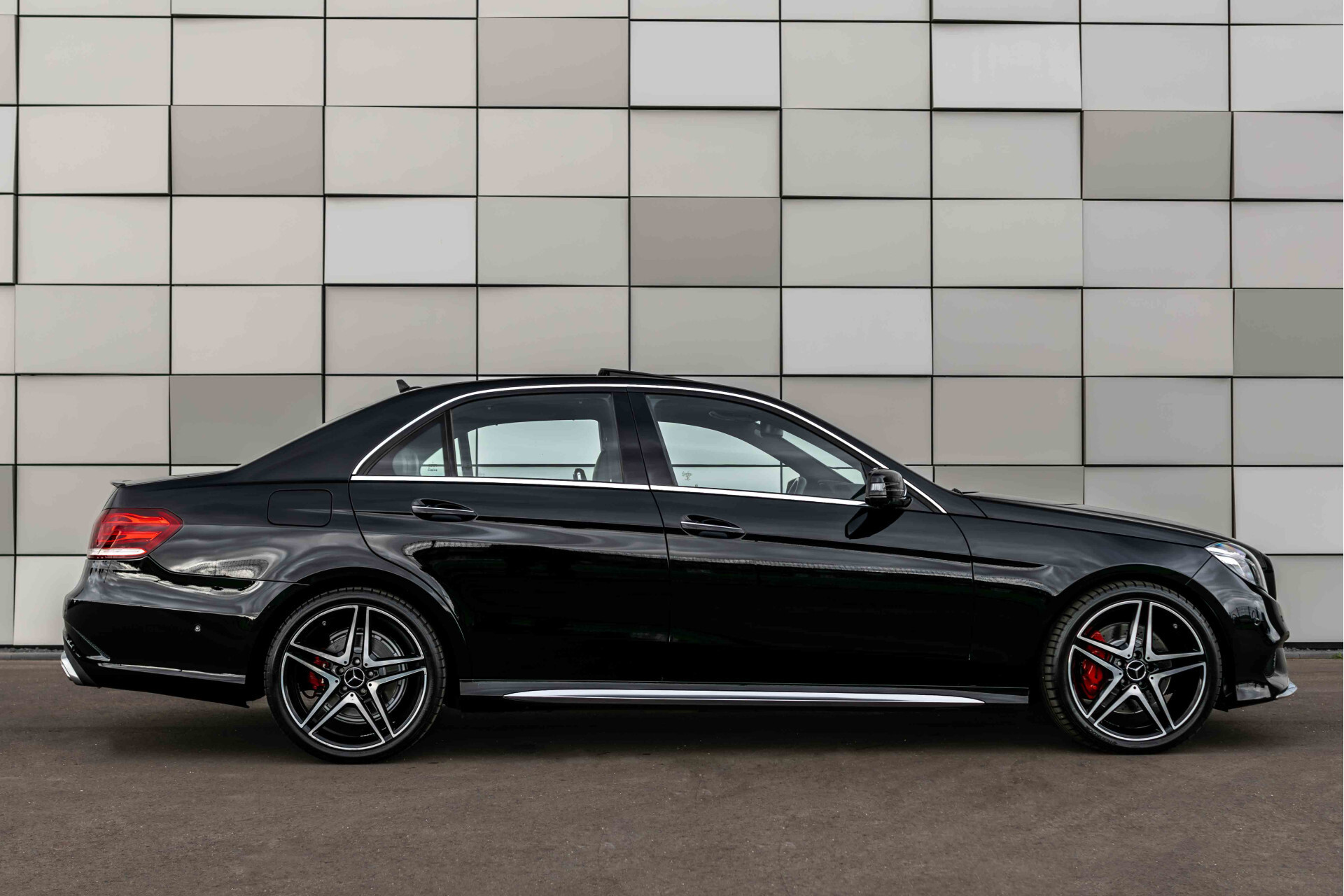 Mercedes-Benz E-Klasse 350 Bluetec AMG Massage | Distronic | Keyless | Stoelkoeling | Entertainment | 360 camera | Schuifdak | ILS | Zonnerolo's | 19" | Harman-Kardon | Aut7 Foto 8