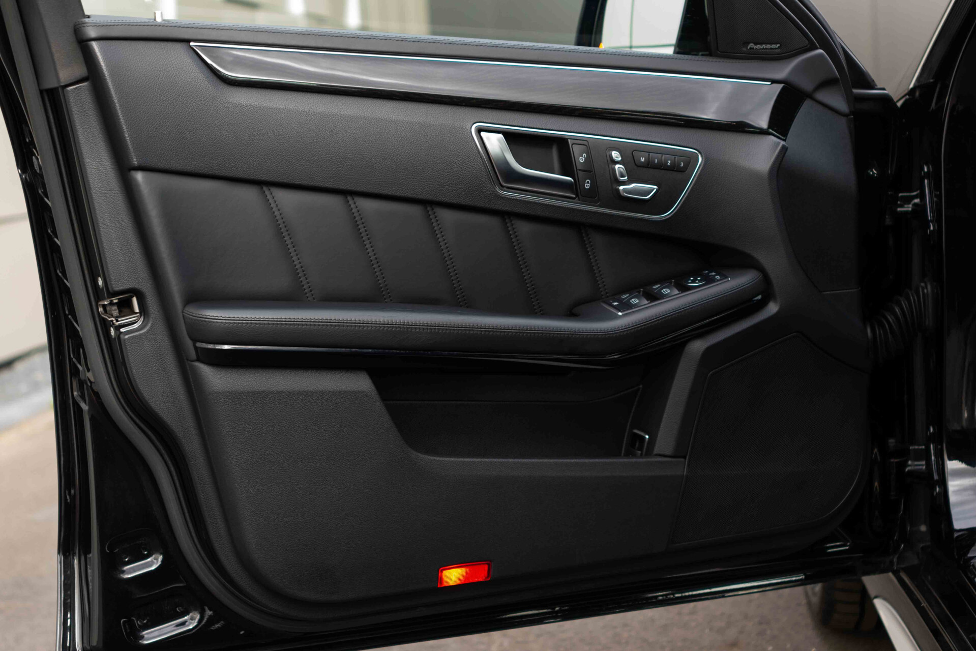 Mercedes-Benz E-Klasse 350 Bluetec AMG Massage | Distronic | Keyless | Stoelkoeling | Entertainment | 360 camera | Schuifdak | ILS | Zonnerolo's | 19" | Harman-Kardon | Aut7 Foto 9