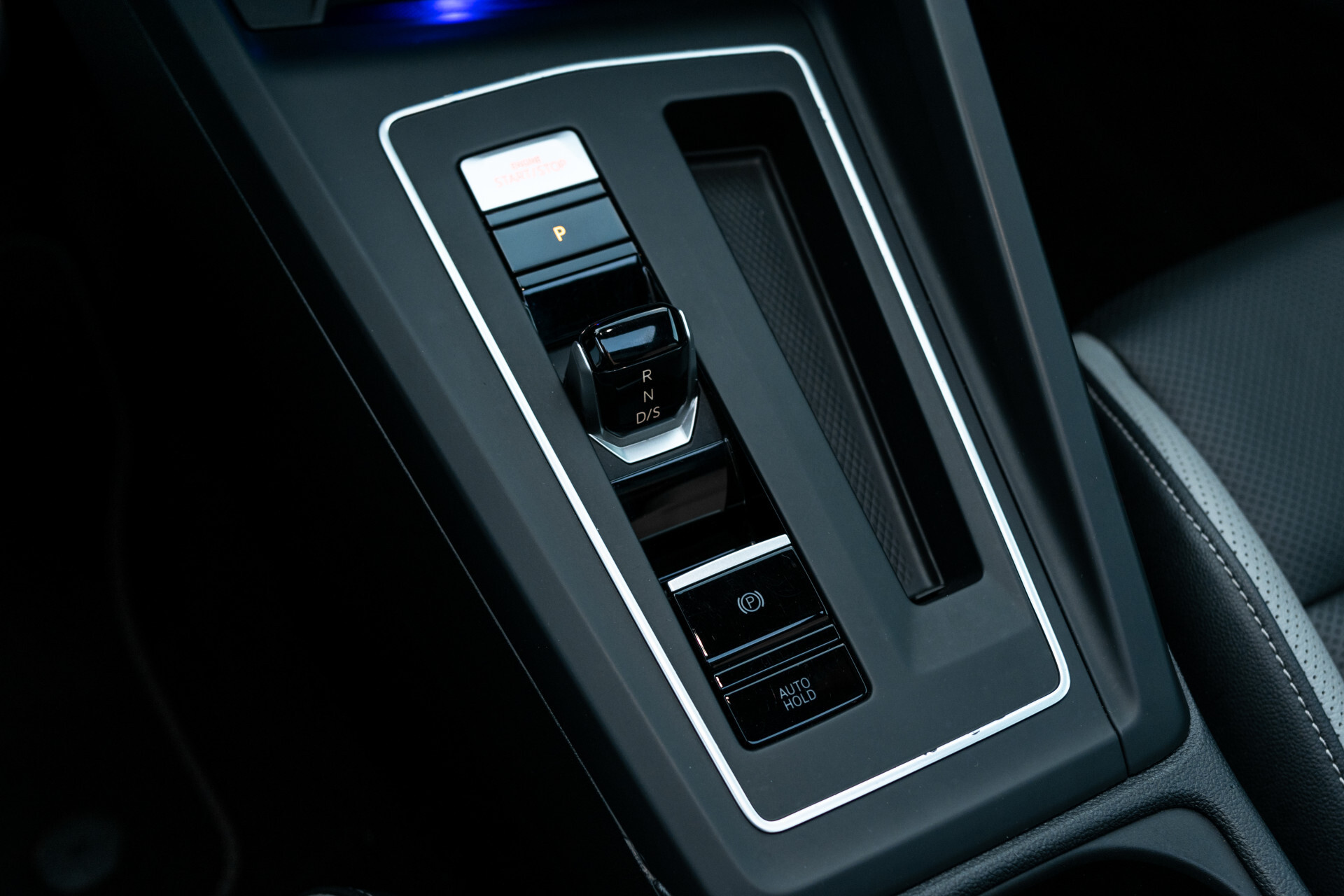 Volkswagen Golf 8 2.0 GTD IQ | Pano | Sfeer | Stoelkoeling | Leer | 19" | Blackline Aut Foto 13