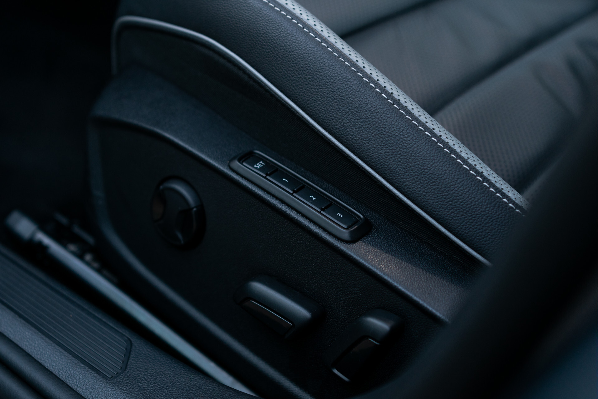 Volkswagen Golf 8 2.0 GTD IQ | Pano | Sfeer | Stoelkoeling | Leer | 19" | Blackline Aut Foto 24