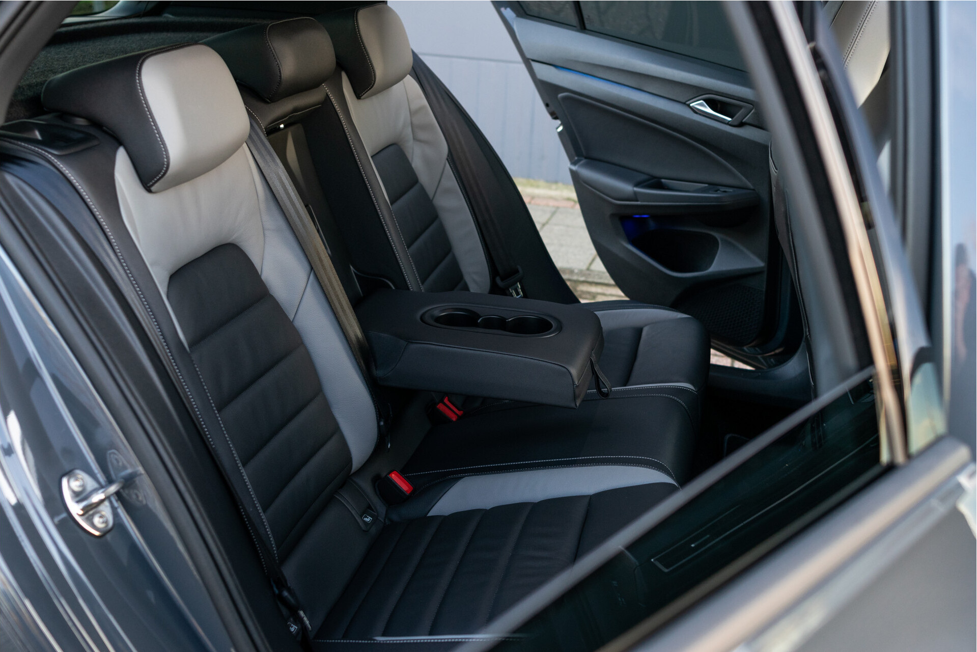 Volkswagen Golf 8 2.0 GTD IQ | Pano | Sfeer | Stoelkoeling | Leer | 19" | Blackline Aut Foto 4