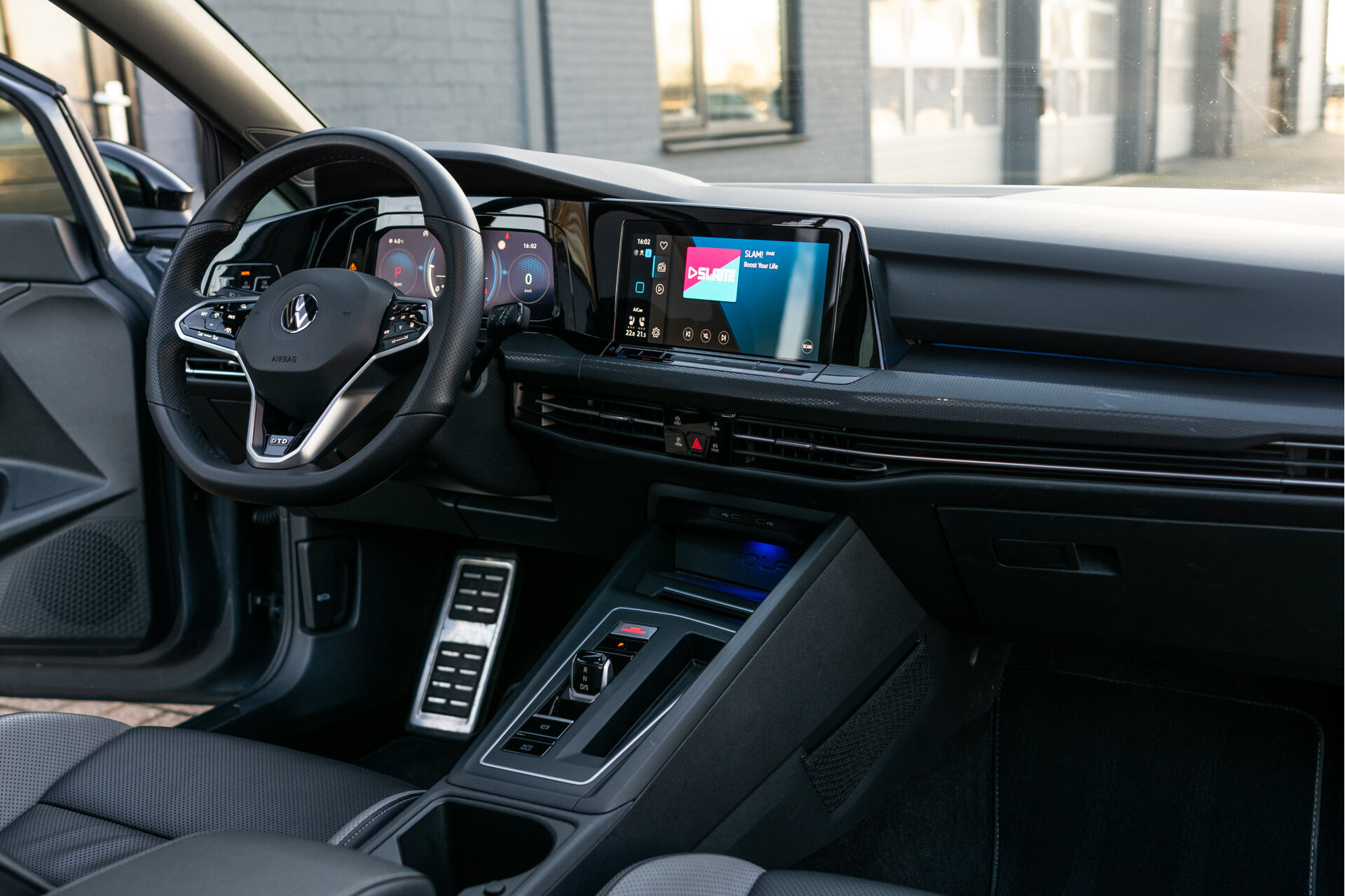 Volkswagen Golf 8 2.0 GTD IQ | Pano | Sfeer | Stoelkoeling | Leer | 19" | Blackline Aut Foto 5