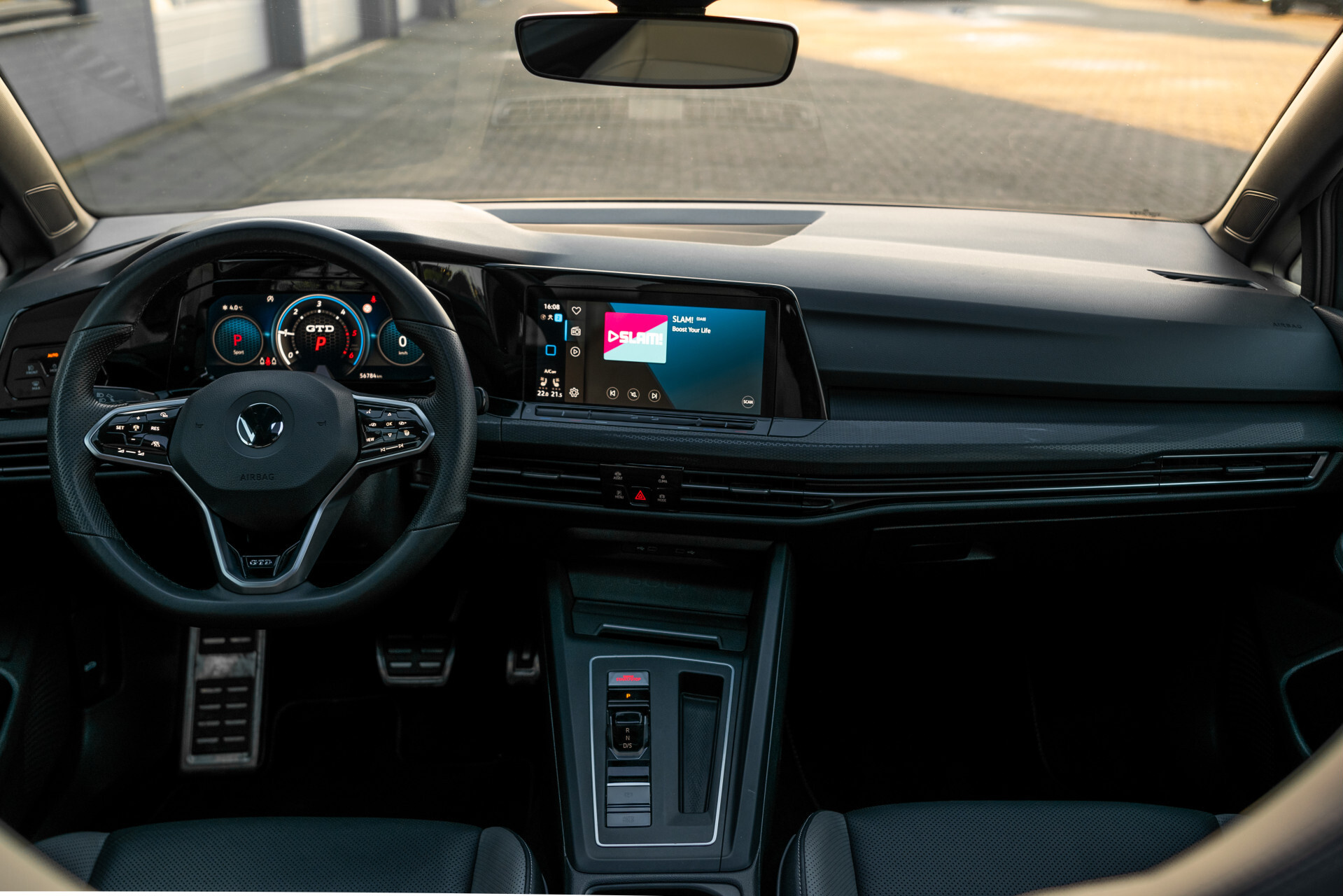 Volkswagen Golf 8 2.0 GTD IQ | Pano | Sfeer | Stoelkoeling | Leer | 19" | Blackline Aut Foto 7