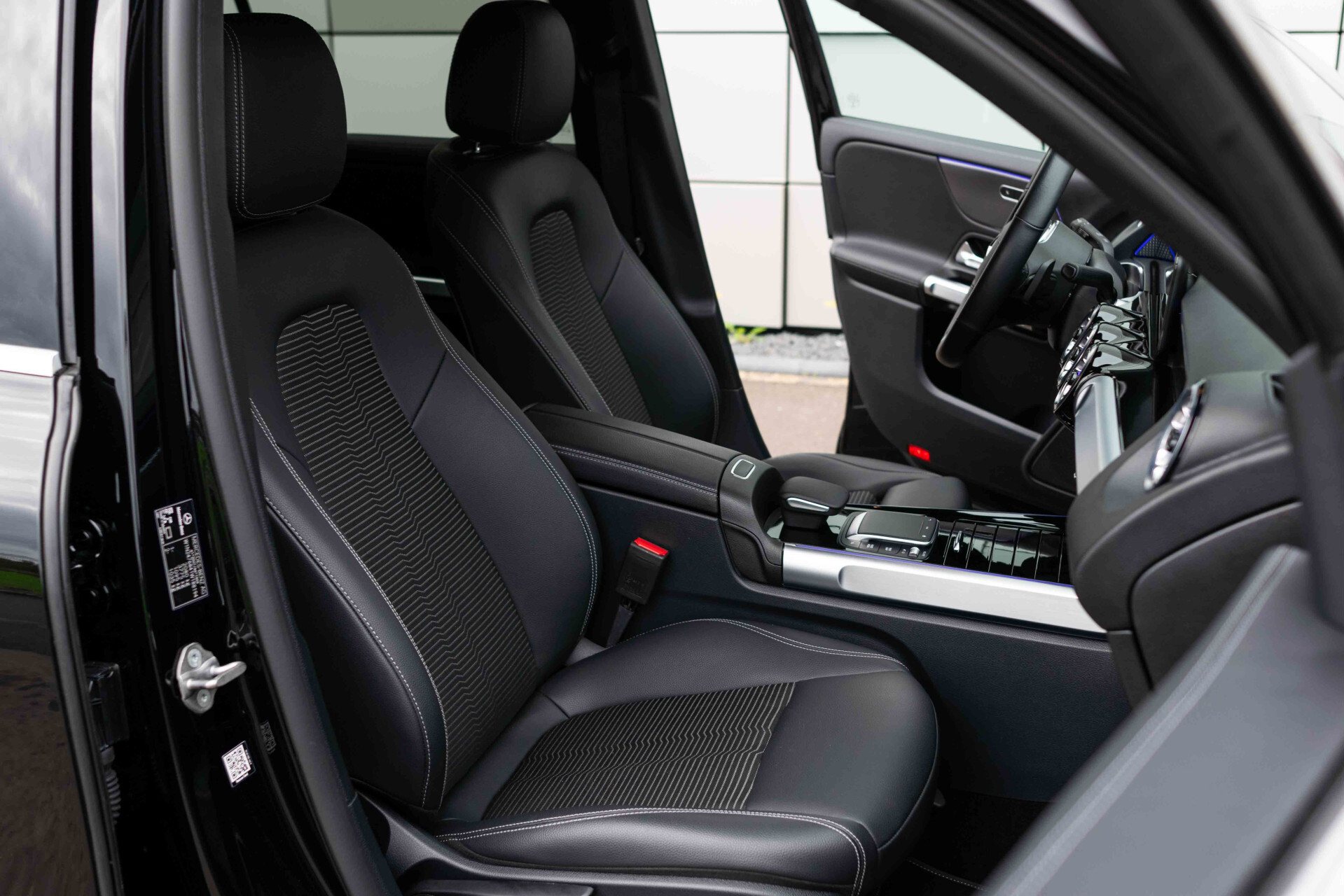 Mercedes-Benz GLB 180 Progressive Keyless-Go | MBUX | Sfeerverlichting | Camera | Verw-Stoelen | DAB | Privacyglas | Aut7 Foto 3