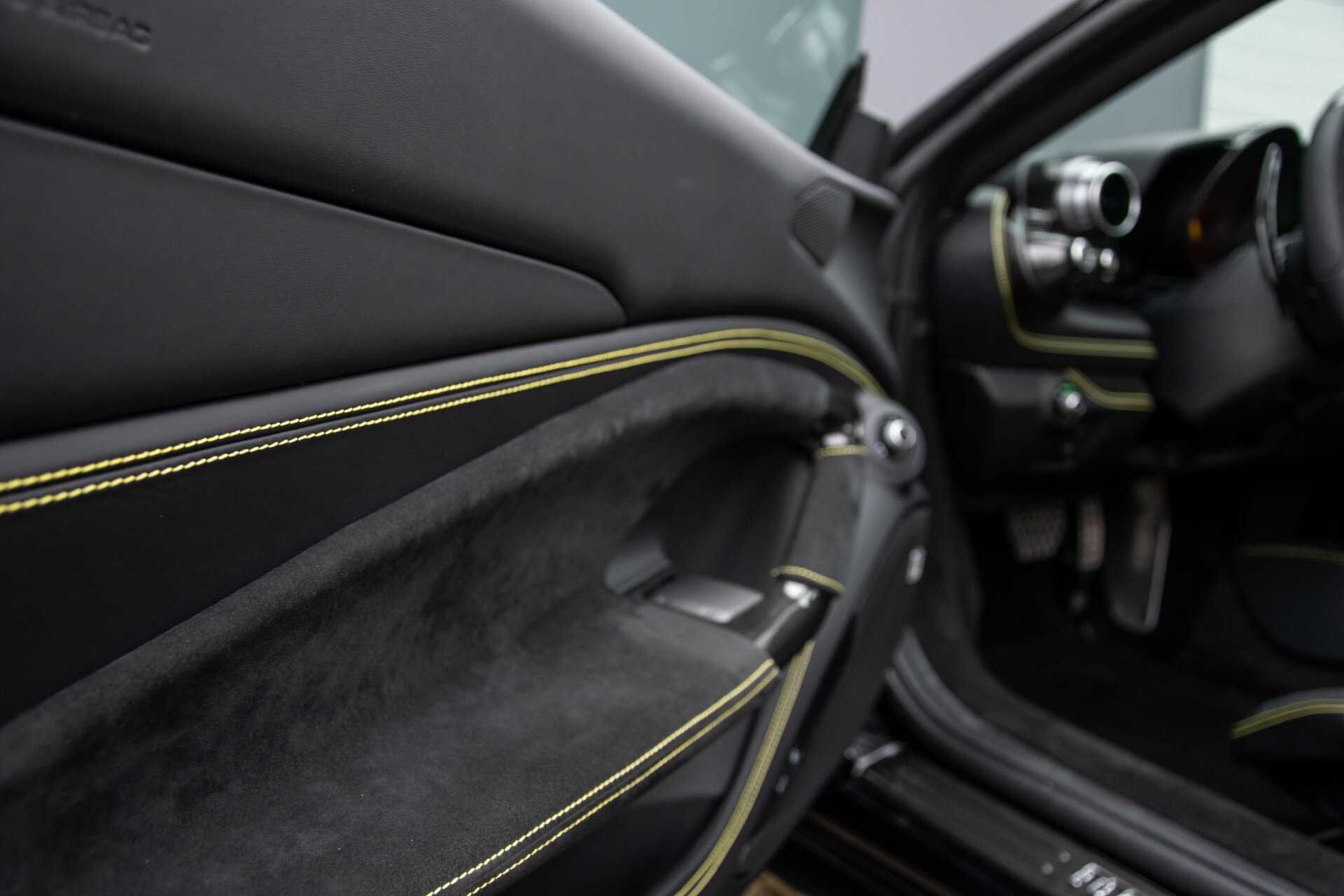 Ferrari F8 Tributo 3.9 V8 HELE Full Carbon | Lift | Racing Seats | Passenger Display | JBL | Camera Foto 18