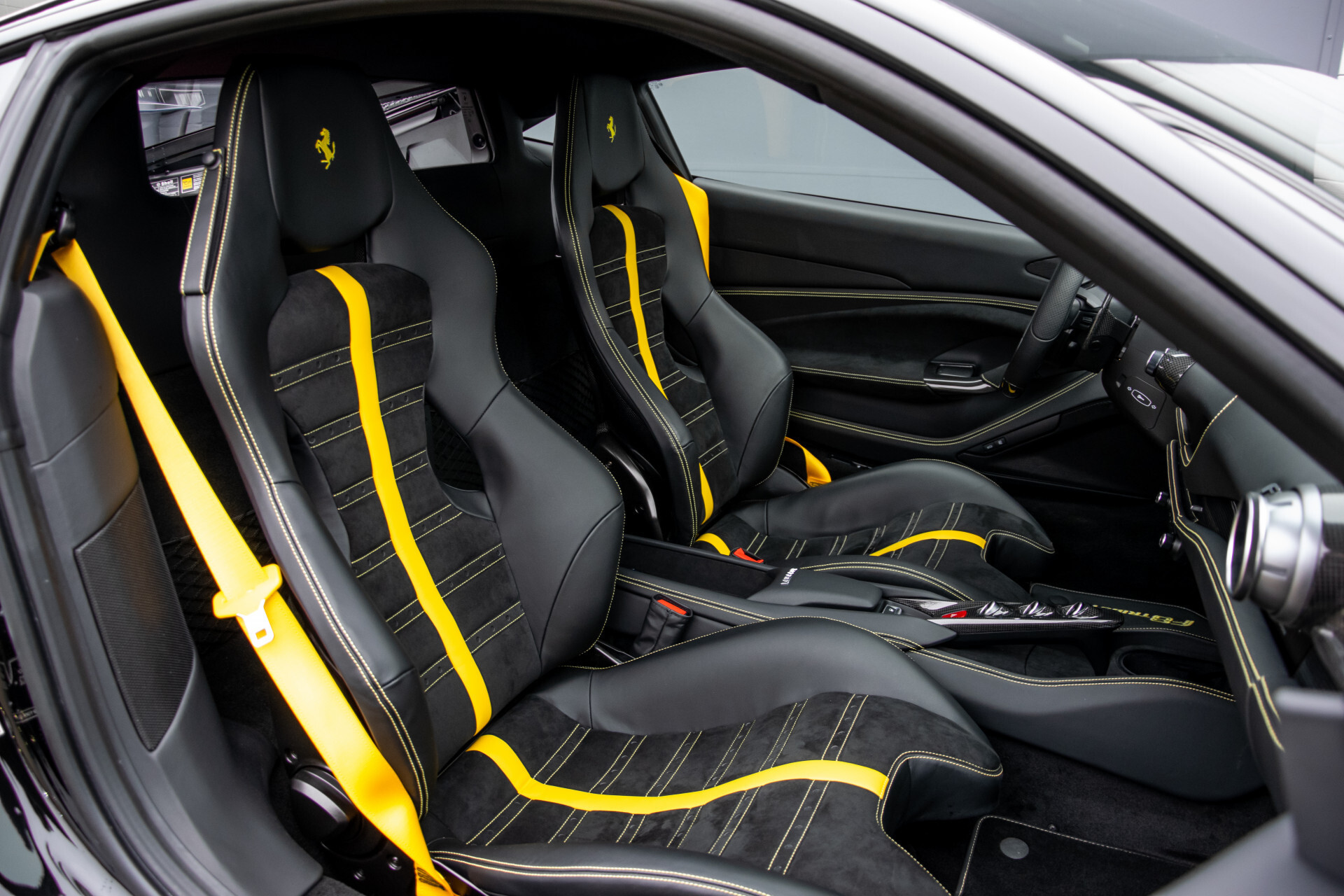 Ferrari F8 Tributo 3.9 V8 HELE Full Carbon | Lift | Racing Seats | Passenger Display | JBL | Camera Foto 3