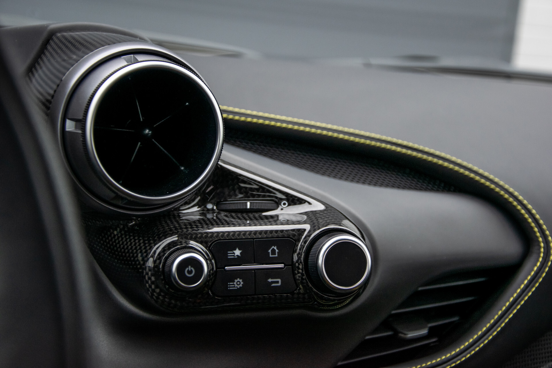 Ferrari F8 Tributo 3.9 V8 HELE Full Carbon | Lift | Racing Seats | Passenger Display | JBL | Camera Foto 33