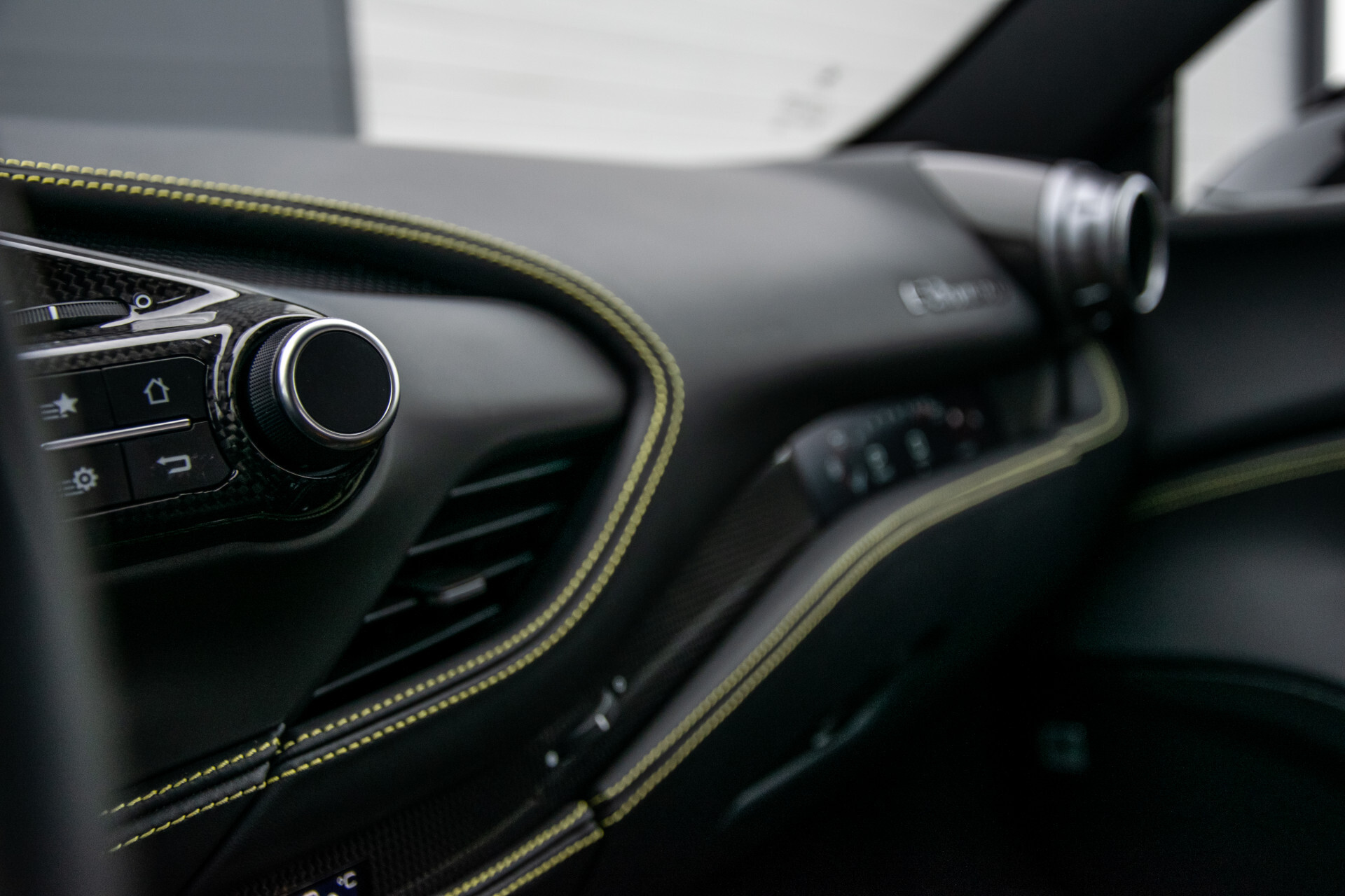 Ferrari F8 Tributo 3.9 V8 HELE Full Carbon | Lift | Racing Seats | Passenger Display | JBL | Camera Foto 35