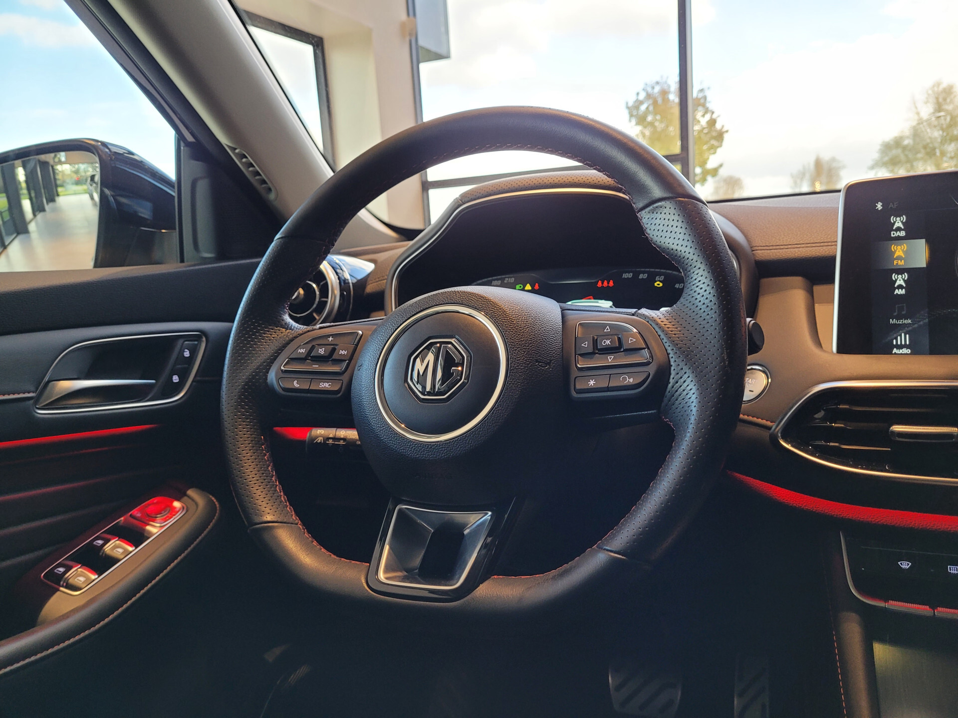 MG EHS 1.5 TGDI Luxury Panoramadak | 360 camera | Acc | Leder | 1ste eigenaar | NL Auto Foto 23