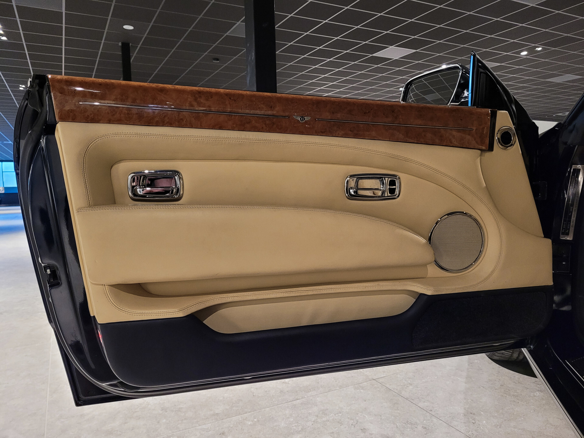 Bentley Azure 6.8 V8 Magnolia leder | Massage | 1 of 25 last build | 2nd owner from 2008 Foto 10