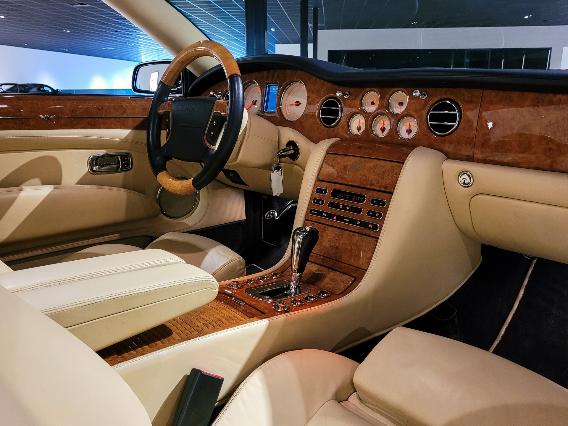 Bentley Azure 6.8 V8 Magnolia leder | Massage | 1 of 25 last build | 2nd owner from 2008 Foto 12