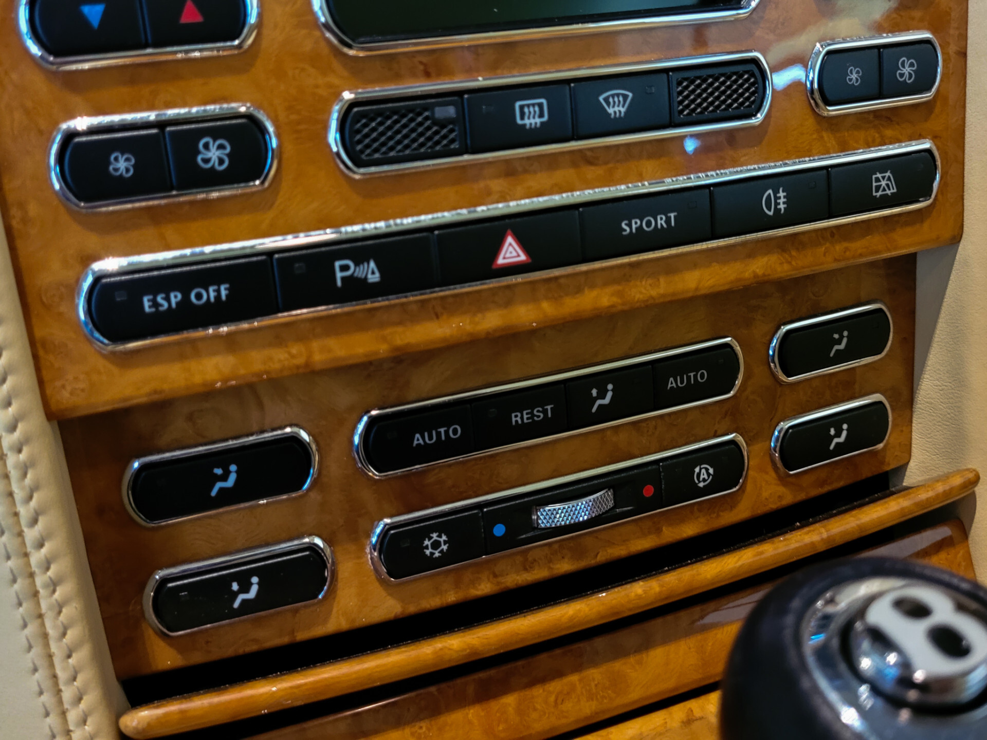 Bentley Azure 6.8 V8 Magnolia leder | Massage | 1 of 25 last build | 2nd owner from 2008 Foto 15