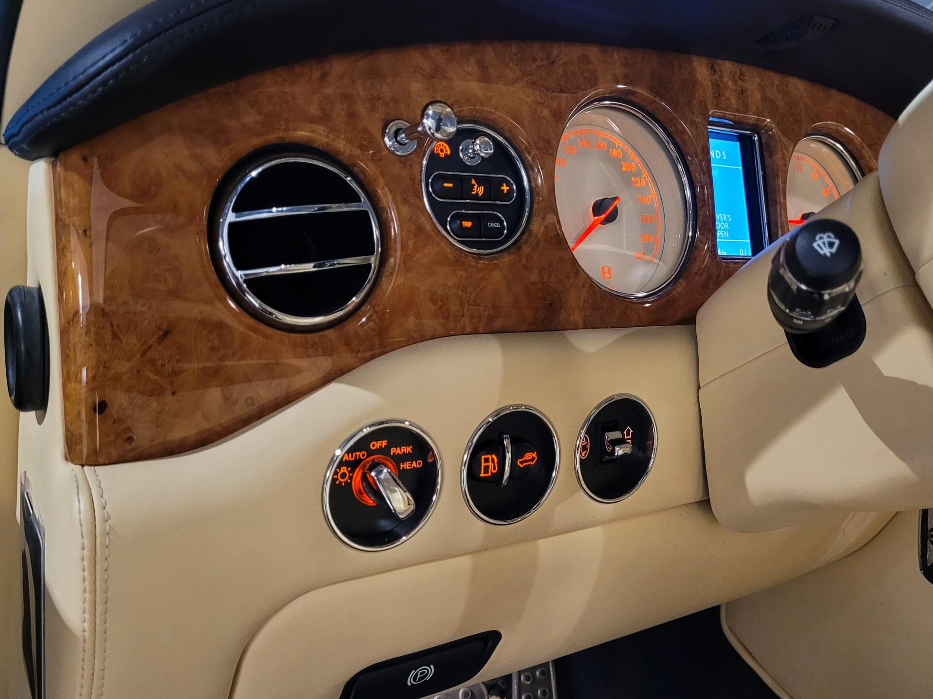 Bentley Azure 6.8 V8 Magnolia leder | Massage | 1 of 25 last build | 2nd owner from 2008 Foto 16