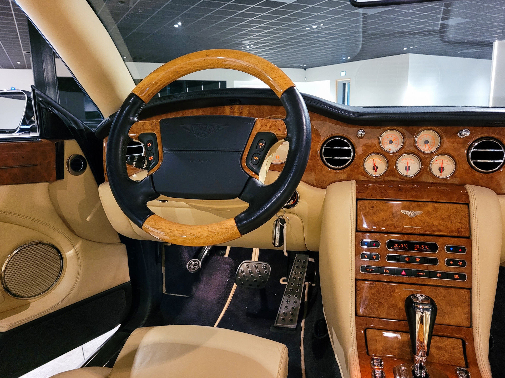 Bentley Azure 6.8 V8 Magnolia leder | Massage | 1 of 25 last build | 2nd owner from 2008 Foto 21