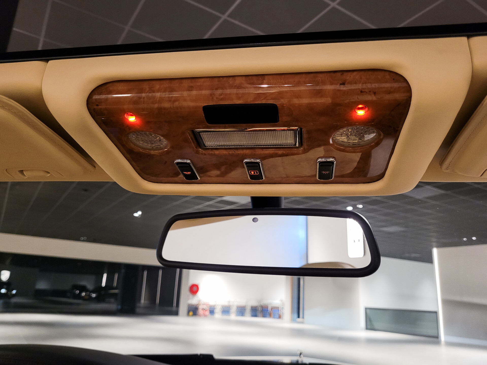 Bentley Azure 6.8 V8 Magnolia leder | Massage | 1 of 25 last build | 2nd owner from 2008 Foto 24