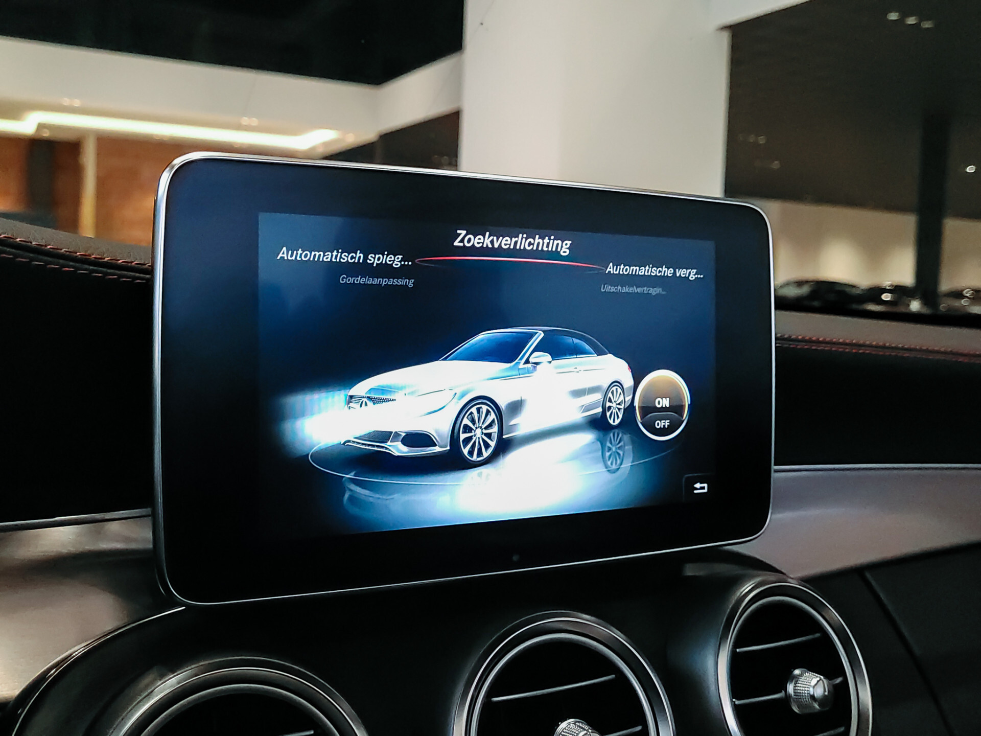 Mercedes-Benz C-Klasse Cabrio 43 AMG 4-M Distronic | Burmester | Keyless | Stoelkoeling | Memory | ILS | Nappa | Airscarf | 19" Aut9 Foto 17