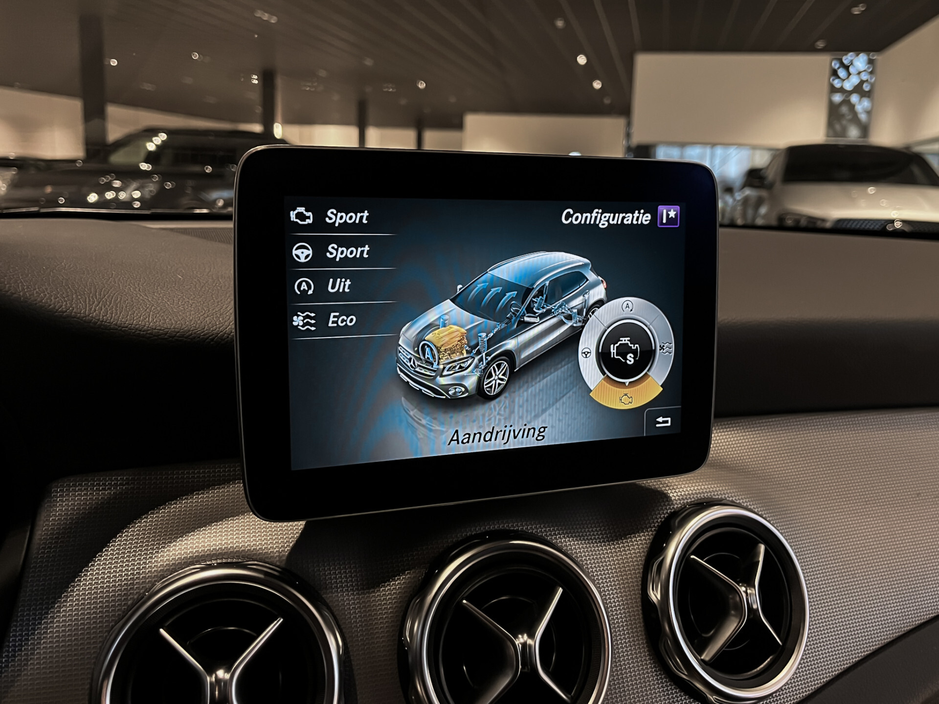 Mercedes-Benz GLA 180 Facelift Progressive | Spoorpakket | Keyless | Verw-stoelen | Media display | 18" | Aut7 Foto 15