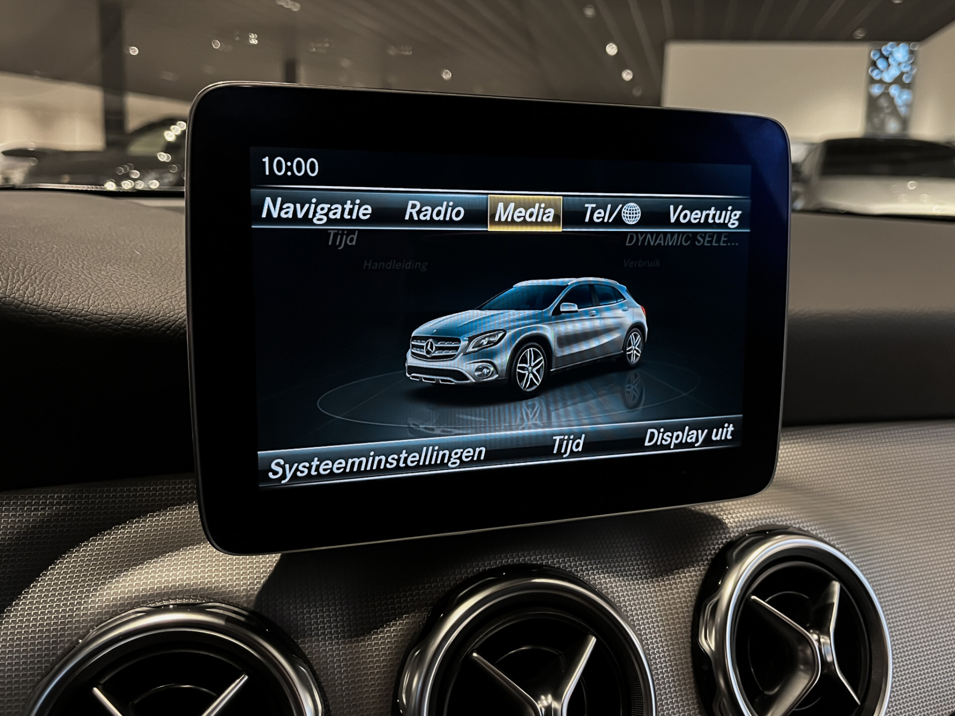 Mercedes-Benz GLA 180 Facelift Progressive | Spoorpakket | Keyless | Verw-stoelen | Media display | 18" | Aut7 Foto 17